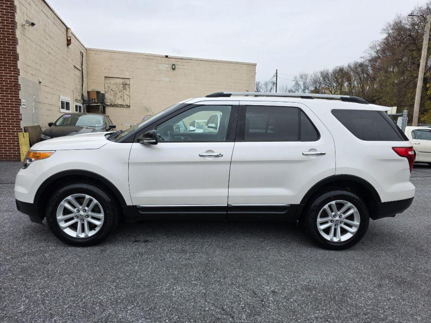 2015 WHITE FORD EXPLORER XLT (1FM5K8D89FG) with an 3.5L engine, Automatic transmission, located at 117 North Cameron Street, Harrisburg, PA, 17101, (717) 963-8962, 40.266762, -76.875259 - WE FINANCE!!! Good Credit/ Bad Credit/ No Credit - ALL Trade-Ins Welcomed!!! ***Guaranteed Credit Approval*** APPLY ONLINE or CALL us TODAY ;) Please call us to discuss your cash and financing options. - Photo#2