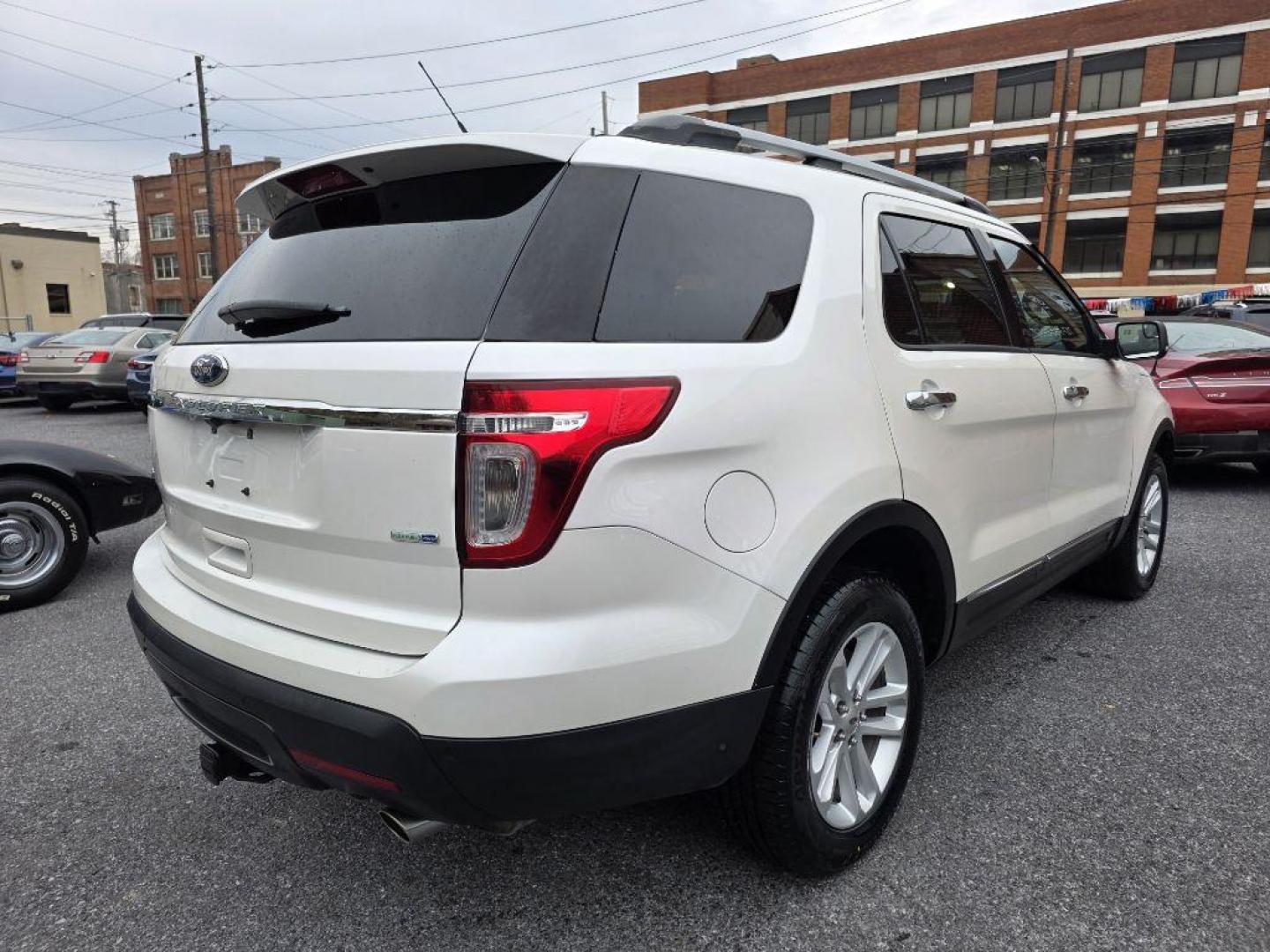 2015 WHITE FORD EXPLORER XLT (1FM5K8D89FG) with an 3.5L engine, Automatic transmission, located at 117 North Cameron Street, Harrisburg, PA, 17101, (717) 963-8962, 40.266762, -76.875259 - WE FINANCE!!! Good Credit/ Bad Credit/ No Credit - ALL Trade-Ins Welcomed!!! ***Guaranteed Credit Approval*** APPLY ONLINE or CALL us TODAY ;) Please call us to discuss your cash and financing options. - Photo#4
