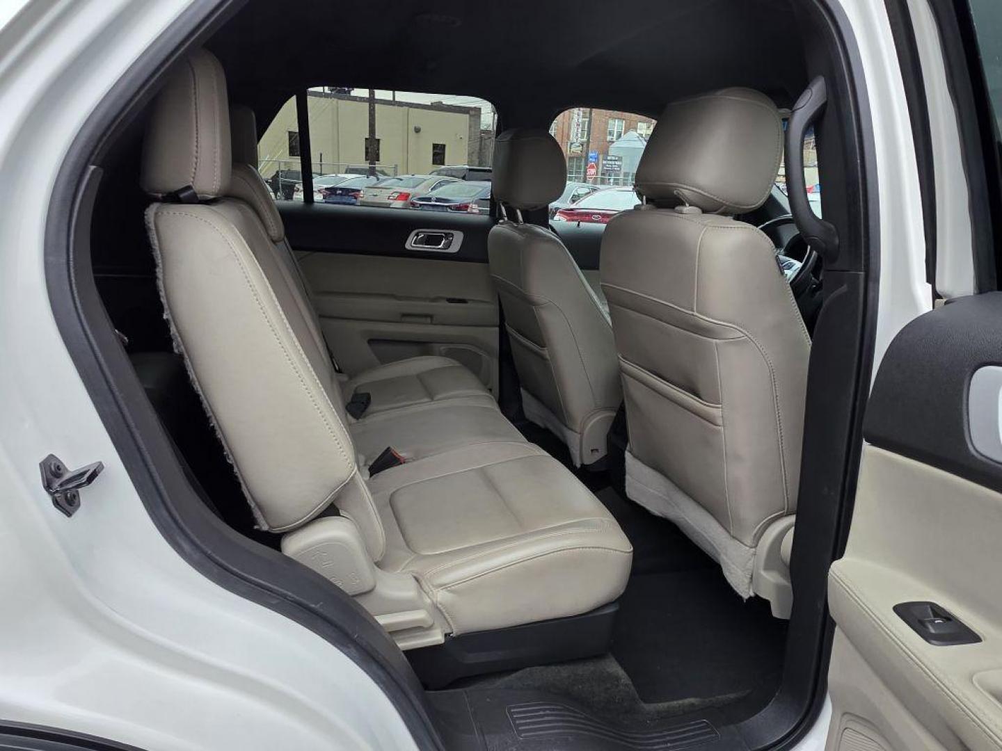 2015 WHITE FORD EXPLORER XLT (1FM5K8D89FG) with an 3.5L engine, Automatic transmission, located at 117 North Cameron Street, Harrisburg, PA, 17101, (717) 963-8962, 40.266762, -76.875259 - WE FINANCE!!! Good Credit/ Bad Credit/ No Credit - ALL Trade-Ins Welcomed!!! ***Guaranteed Credit Approval*** APPLY ONLINE or CALL us TODAY ;) Please call us to discuss your cash and financing options. - Photo#19