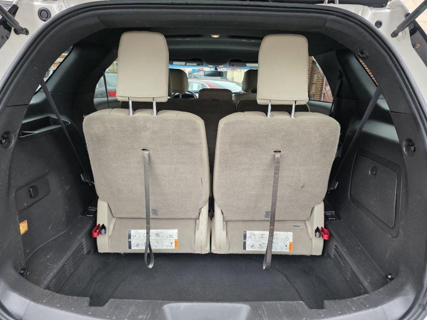 2015 WHITE FORD EXPLORER XLT (1FM5K8D89FG) with an 3.5L engine, Automatic transmission, located at 117 North Cameron Street, Harrisburg, PA, 17101, (717) 963-8962, 40.266762, -76.875259 - WE FINANCE!!! Good Credit/ Bad Credit/ No Credit - ALL Trade-Ins Welcomed!!! ***Guaranteed Credit Approval*** APPLY ONLINE or CALL us TODAY ;) Please call us to discuss your cash and financing options. - Photo#20