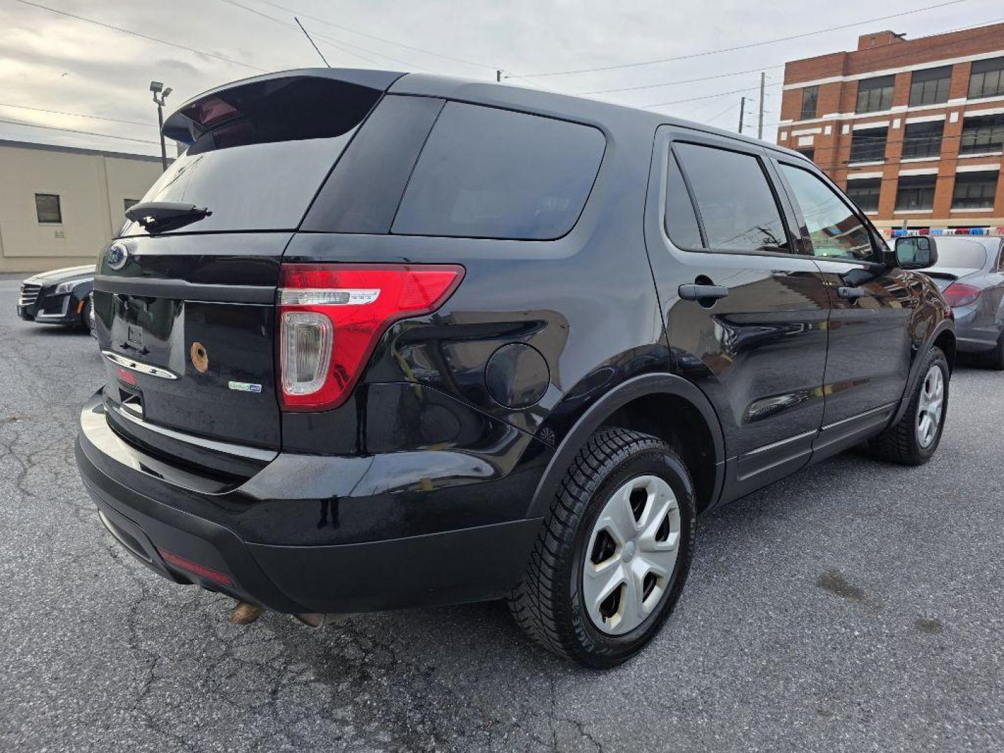 2015 BLACK FORD EXPLORER POLICE INTERCEPTOR (1FM5K8AR4FG) with an 3.7L engine, Automatic transmission, located at 117 North Cameron Street, Harrisburg, PA, 17101, (717) 963-8962, 40.266762, -76.875259 - WE FINANCE!!! Good Credit/ Bad Credit/ No Credit - ALL Trade-Ins Welcomed!!! ***Guaranteed Credit Approval*** APPLY ONLINE or CALL us TODAY ;) Please call us to discuss your cash and financing options. - Photo#3