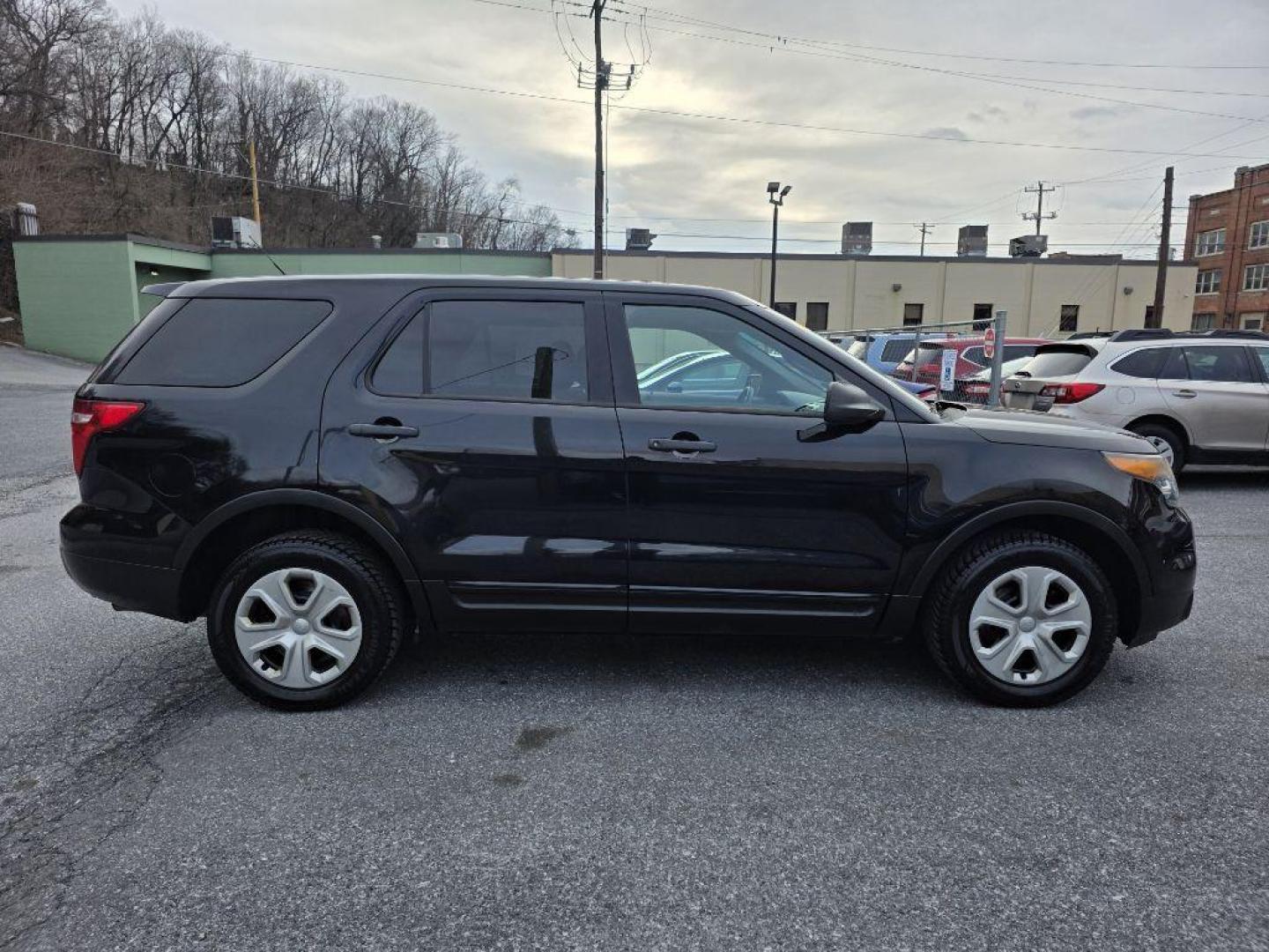 2015 BLACK FORD EXPLORER POLICE INTERCEPTOR (1FM5K8AR4FG) with an 3.7L engine, Automatic transmission, located at 117 North Cameron Street, Harrisburg, PA, 17101, (717) 963-8962, 40.266762, -76.875259 - WE FINANCE!!! Good Credit/ Bad Credit/ No Credit - ALL Trade-Ins Welcomed!!! ***Guaranteed Credit Approval*** APPLY ONLINE or CALL us TODAY ;) Please call us to discuss your cash and financing options. - Photo#4
