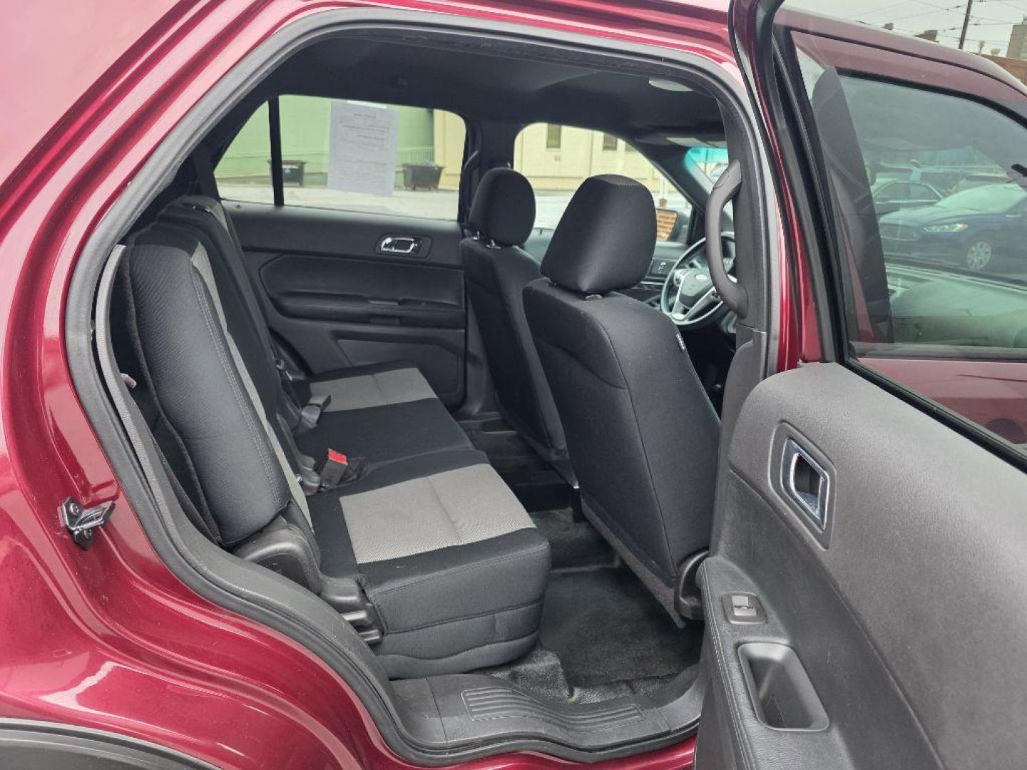 2015 BURG FORD EXPLORER POLICE INTERCEPTOR (1FM5K8AR9FG) with an 3.7L engine, Automatic transmission, located at 117 North Cameron Street, Harrisburg, PA, 17101, (717) 963-8962, 40.266762, -76.875259 - WE FINANCE!!! Good Credit/ Challenged Credit/ No Credit - ALL Trade-Ins Welcomed!!! APPLY ONLINE or CALL us TODAY ;) Please call us to discuss your cash and/or financing options. - Photo#10