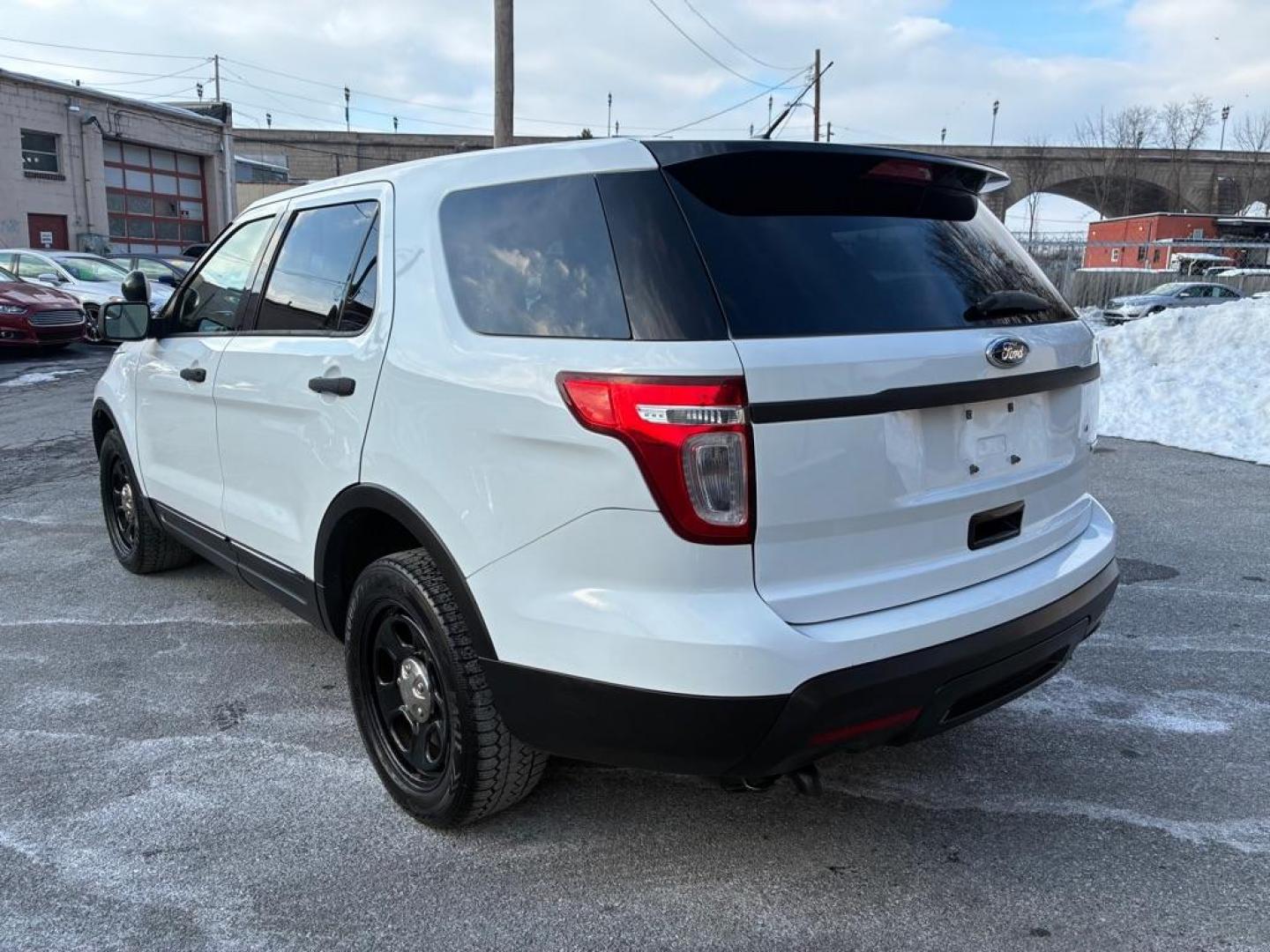 2015 WHITE FORD EXPLORER POLICE INTERCEPTOR (1FM5K8AR8FG) with an 3.7L engine, Automatic transmission, located at 117 North Cameron Street, Harrisburg, PA, 17101, (717) 963-8962, 40.266762, -76.875259 - WE FINANCE!!! Good Credit/ Challenged Credit/ No Credit - ALL Trade-Ins Welcomed!!! APPLY ONLINE or CALL us TODAY ;) Please call us to discuss your cash and/or financing options. - Photo#2
