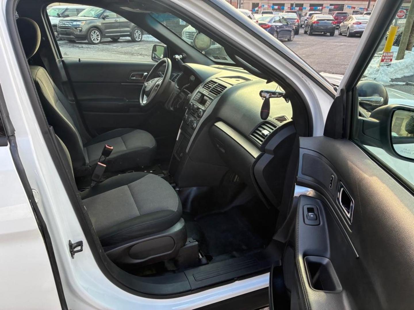 2015 WHITE FORD EXPLORER POLICE INTERCEPTOR (1FM5K8AR8FG) with an 3.7L engine, Automatic transmission, located at 117 North Cameron Street, Harrisburg, PA, 17101, (717) 963-8962, 40.266762, -76.875259 - WE FINANCE!!! Good Credit/ Challenged Credit/ No Credit - ALL Trade-Ins Welcomed!!! APPLY ONLINE or CALL us TODAY ;) Please call us to discuss your cash and/or financing options. - Photo#8