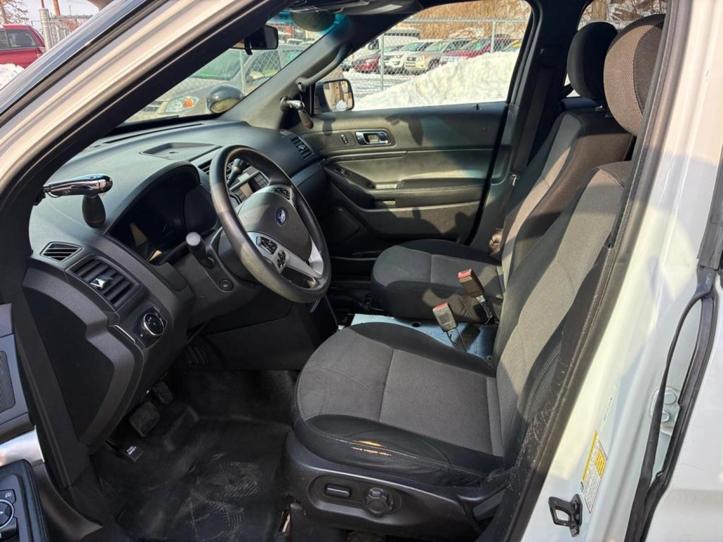 2015 WHITE FORD EXPLORER POLICE INTERCEPTOR (1FM5K8AR8FG) with an 3.7L engine, Automatic transmission, located at 117 North Cameron Street, Harrisburg, PA, 17101, (717) 963-8962, 40.266762, -76.875259 - WE FINANCE!!! Good Credit/ Challenged Credit/ No Credit - ALL Trade-Ins Welcomed!!! APPLY ONLINE or CALL us TODAY ;) Please call us to discuss your cash and/or financing options. - Photo#13