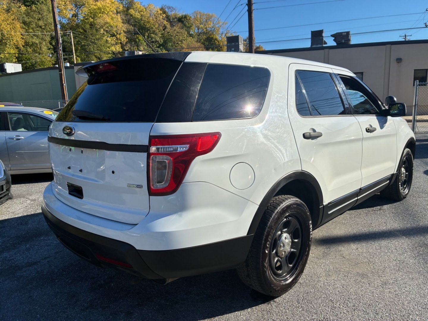 2015 WHITE FORD EXPLORER POLICE INTERCEPTOR (1FM5K8AR8FG) with an 3.7L engine, Automatic transmission, located at 117 North Cameron Street, Harrisburg, PA, 17101, (717) 963-8962, 40.266762, -76.875259 - WE FINANCE!!! Good Credit/ Challenged Credit/ No Credit - ALL Trade-Ins Welcomed!!! APPLY ONLINE or CALL us TODAY ;) Please call us to discuss your cash and/or financing options.- Photo#4
