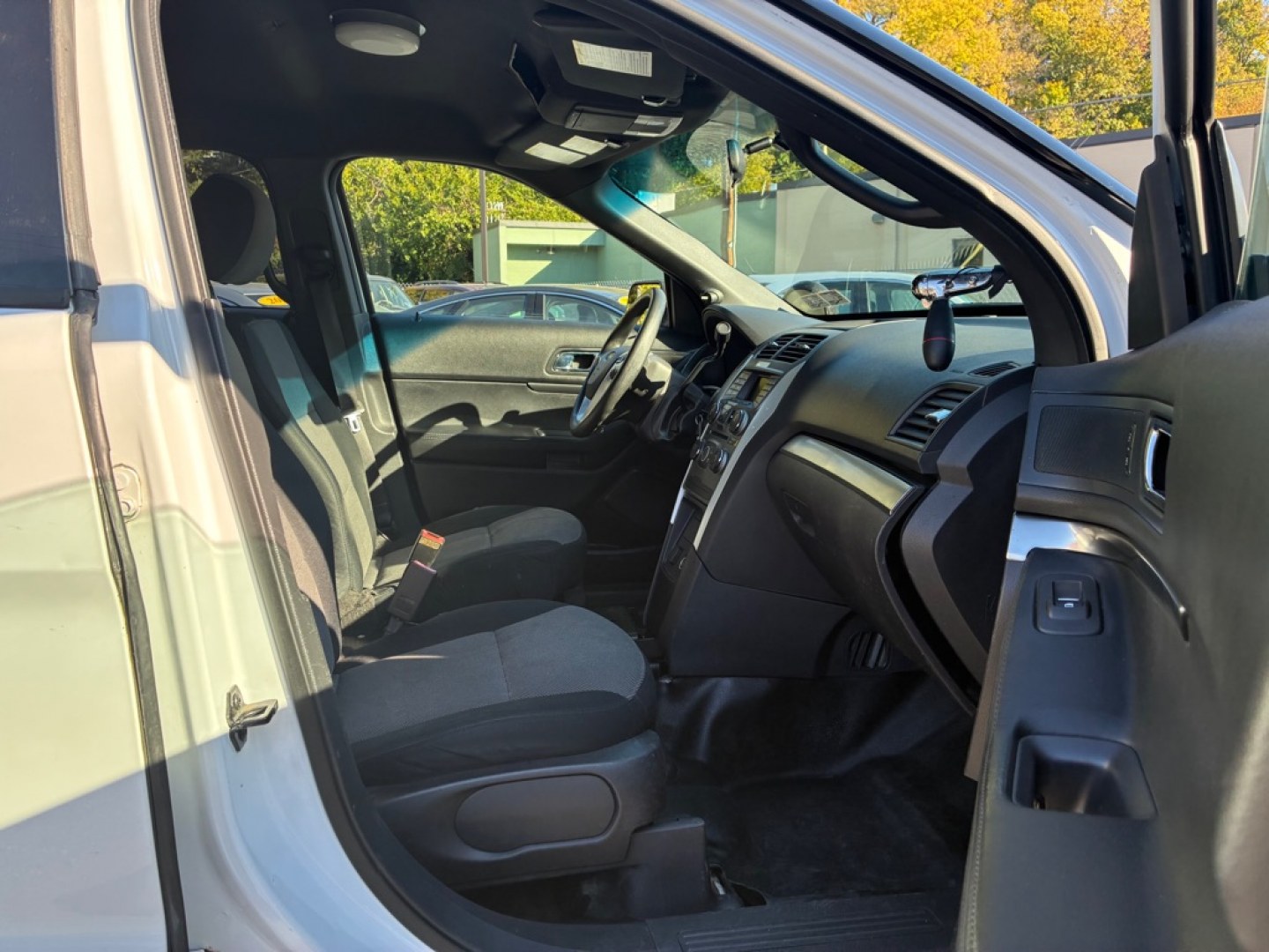 2015 WHITE FORD EXPLORER POLICE INTERCEPTOR (1FM5K8AR8FG) with an 3.7L engine, Automatic transmission, located at 117 North Cameron Street, Harrisburg, PA, 17101, (717) 963-8962, 40.266762, -76.875259 - WE FINANCE!!! Good Credit/ Challenged Credit/ No Credit - ALL Trade-Ins Welcomed!!! APPLY ONLINE or CALL us TODAY ;) Please call us to discuss your cash and/or financing options.- Photo#8