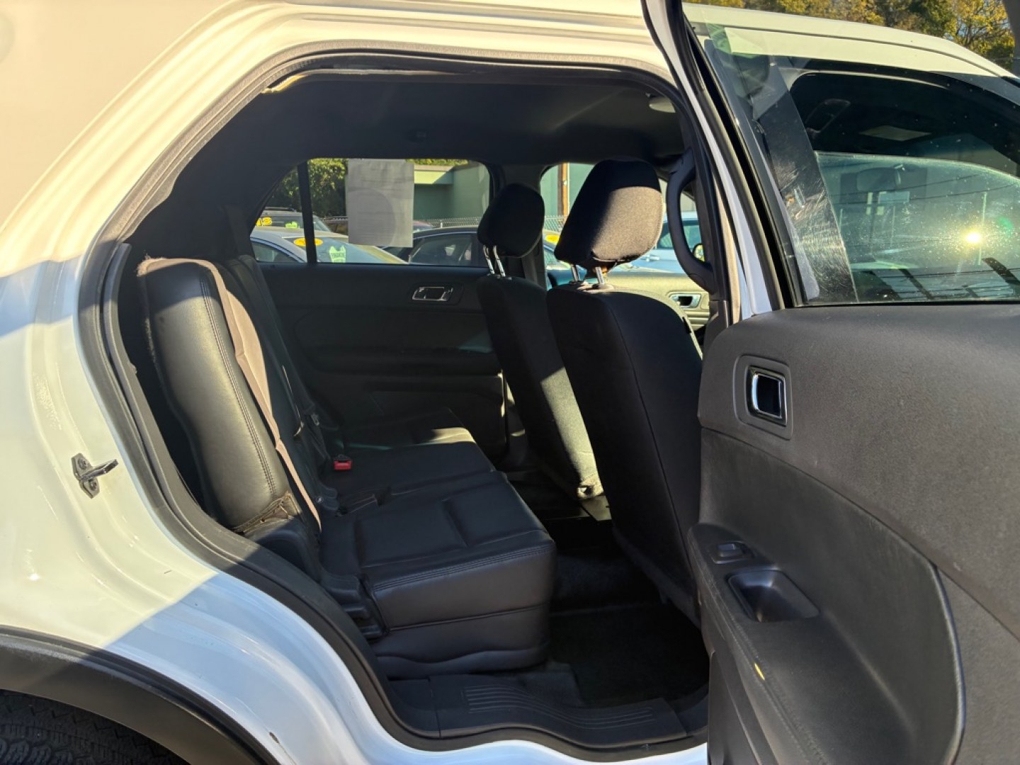 2015 WHITE FORD EXPLORER POLICE INTERCEPTOR (1FM5K8AR8FG) with an 3.7L engine, Automatic transmission, located at 117 North Cameron Street, Harrisburg, PA, 17101, (717) 963-8962, 40.266762, -76.875259 - WE FINANCE!!! Good Credit/ Challenged Credit/ No Credit - ALL Trade-Ins Welcomed!!! APPLY ONLINE or CALL us TODAY ;) Please call us to discuss your cash and/or financing options.- Photo#9