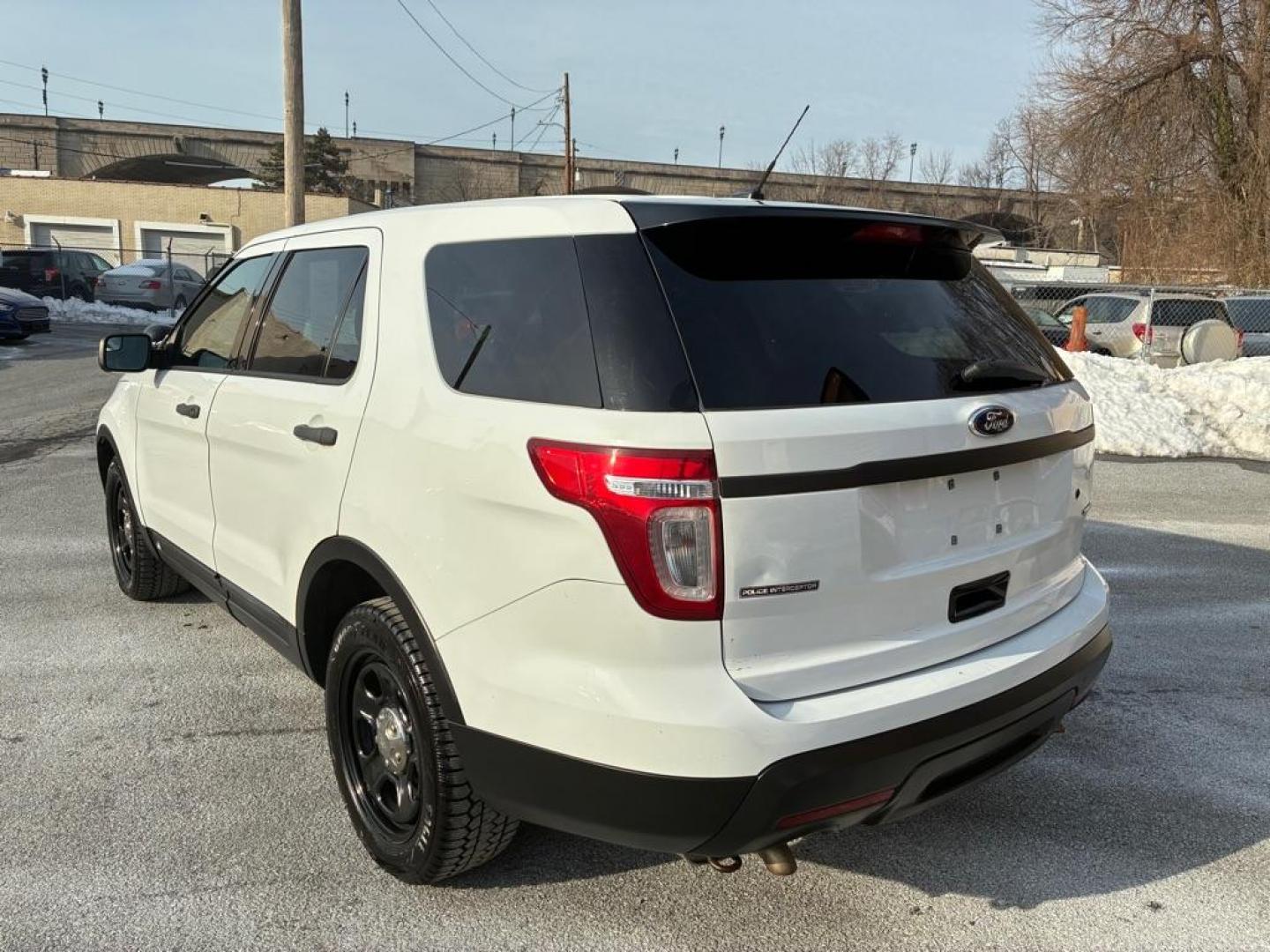 2015 WHITE FORD EXPLORER POLICE INTERCEPTOR (1FM5K8AR9FG) with an 3.7L engine, Automatic transmission, located at 117 North Cameron Street, Harrisburg, PA, 17101, (717) 963-8962, 40.266762, -76.875259 - WE FINANCE!!! Good Credit/ Challenged Credit/ No Credit - ALL Trade-Ins Welcomed!!! APPLY ONLINE or CALL us TODAY ;) Please call us to discuss your cash and/or financing options. - Photo#2