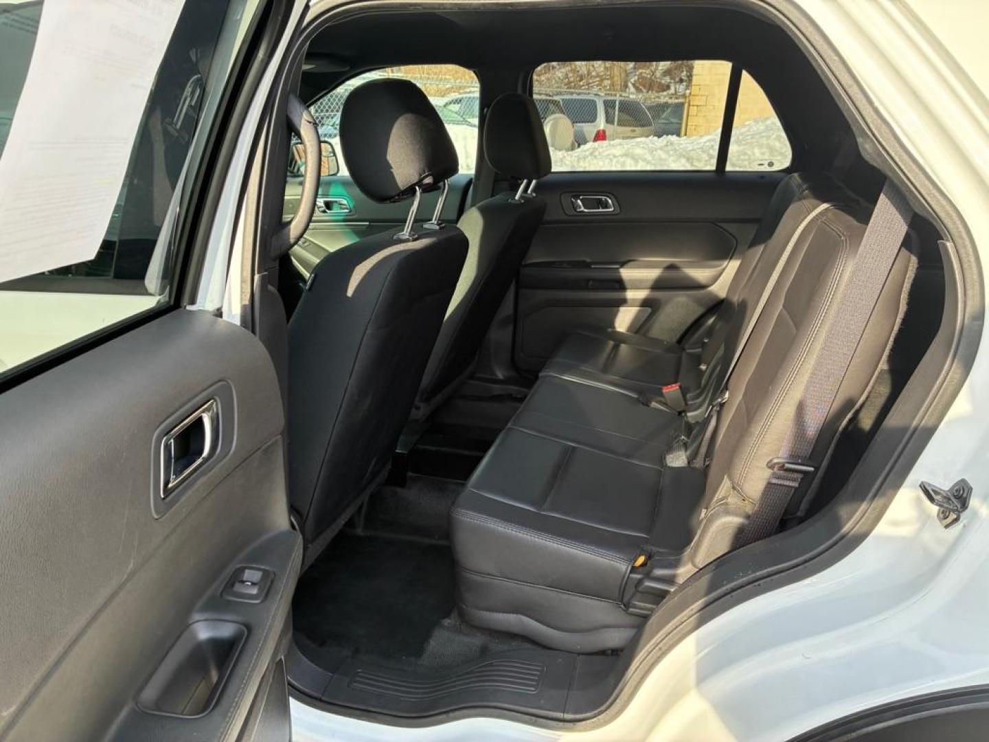 2015 WHITE FORD EXPLORER POLICE INTERCEPTOR (1FM5K8AR9FG) with an 3.7L engine, Automatic transmission, located at 117 North Cameron Street, Harrisburg, PA, 17101, (717) 963-8962, 40.266762, -76.875259 - WE FINANCE!!! Good Credit/ Challenged Credit/ No Credit - ALL Trade-Ins Welcomed!!! APPLY ONLINE or CALL us TODAY ;) Please call us to discuss your cash and/or financing options. - Photo#11