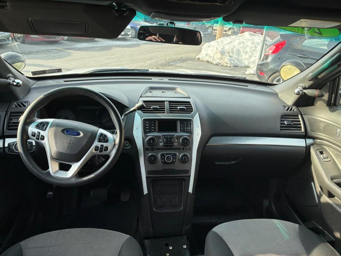 2015 WHITE FORD EXPLORER POLICE INTERCEPTOR (1FM5K8AR9FG) with an 3.7L engine, Automatic transmission, located at 117 North Cameron Street, Harrisburg, PA, 17101, (717) 963-8962, 40.266762, -76.875259 - WE FINANCE!!! Good Credit/ Challenged Credit/ No Credit - ALL Trade-Ins Welcomed!!! APPLY ONLINE or CALL us TODAY ;) Please call us to discuss your cash and/or financing options. - Photo#12
