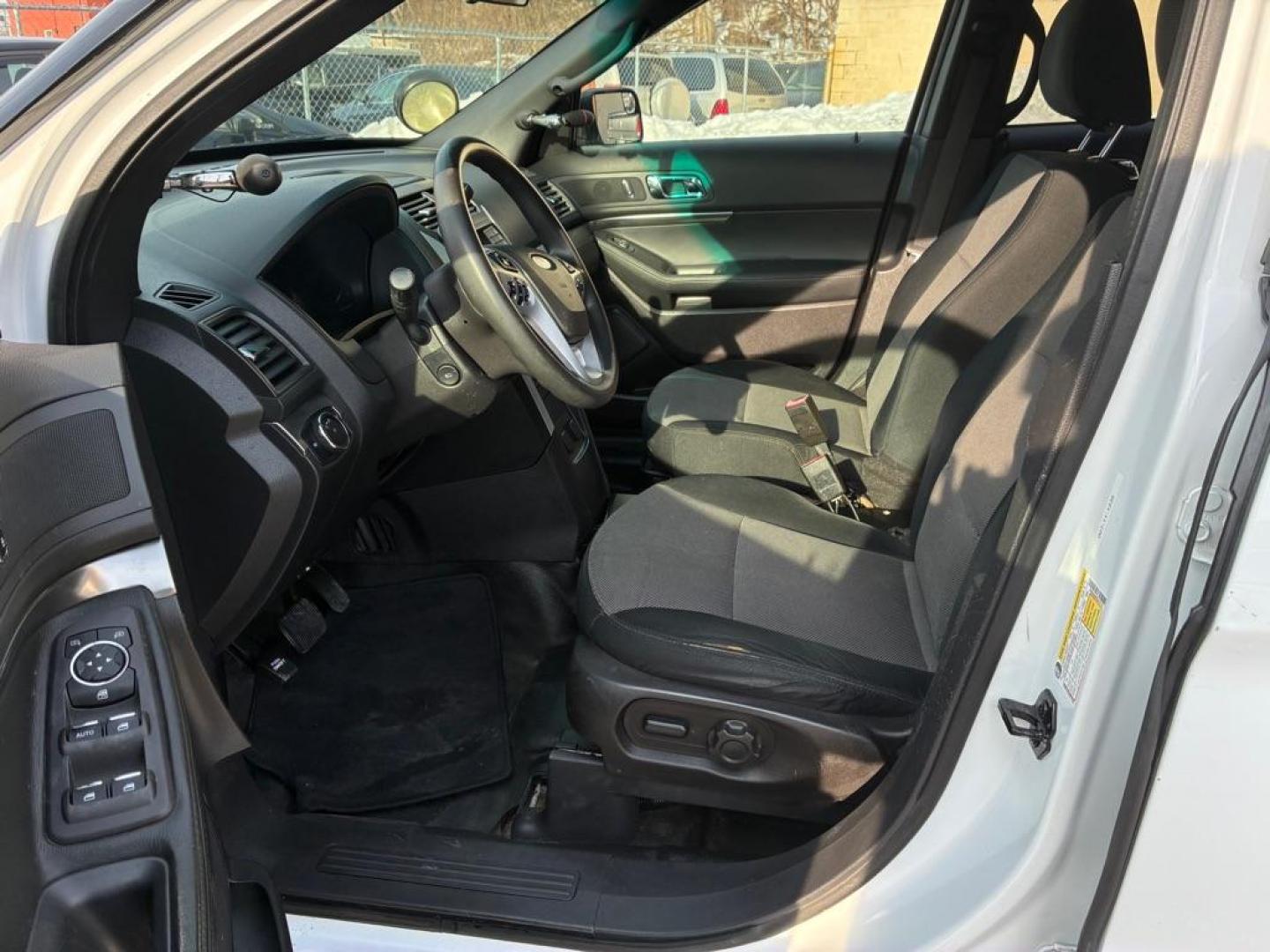 2015 WHITE FORD EXPLORER POLICE INTERCEPTOR (1FM5K8AR9FG) with an 3.7L engine, Automatic transmission, located at 117 North Cameron Street, Harrisburg, PA, 17101, (717) 963-8962, 40.266762, -76.875259 - WE FINANCE!!! Good Credit/ Challenged Credit/ No Credit - ALL Trade-Ins Welcomed!!! APPLY ONLINE or CALL us TODAY ;) Please call us to discuss your cash and/or financing options. - Photo#13