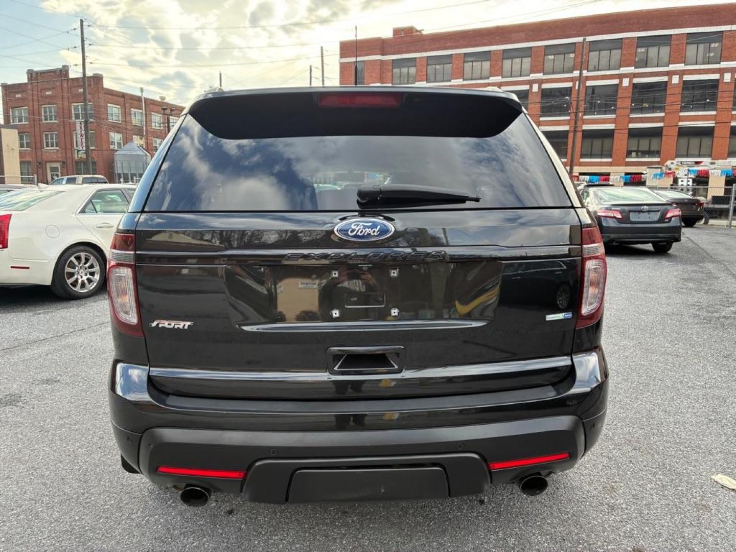2015 BLACK FORD EXPLORER SPORT (1FM5K8GT3FG) with an 3.5L engine, Automatic transmission, located at 117 North Cameron Street, Harrisburg, PA, 17101, (717) 963-8962, 40.266762, -76.875259 - WE FINANCE!!! Good Credit/ Challenged Credit/ No Credit - ALL Trade-Ins Welcomed!!! APPLY ONLINE or CALL us TODAY ;) Please call us to discuss your cash and/or financing options. - Photo#3
