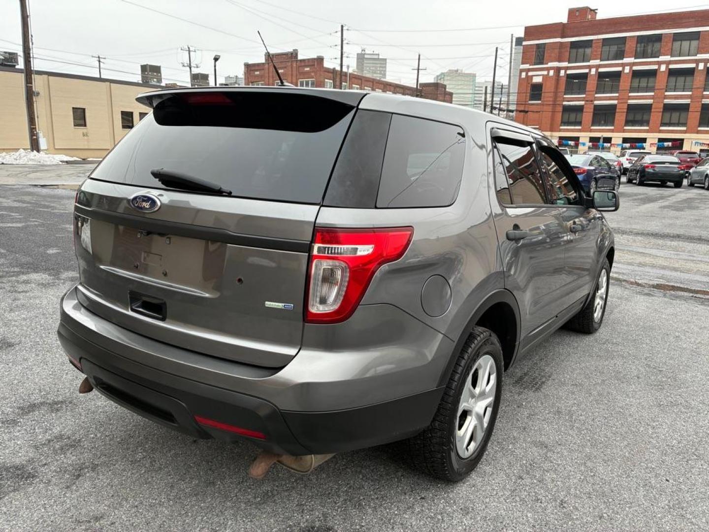 2015 GRAY FORD EXPLORER POLICE INTERCEPTOR (1FM5K8AR7FG) with an 3.7L engine, Automatic transmission, located at 117 North Cameron Street, Harrisburg, PA, 17101, (717) 963-8962, 40.266762, -76.875259 - WE FINANCE!!! Good Credit/ Challenged Credit/ No Credit - ALL Trade-Ins Welcomed!!! APPLY ONLINE or CALL us TODAY ;) Please call us to discuss your cash and/or financing options. - Photo#4