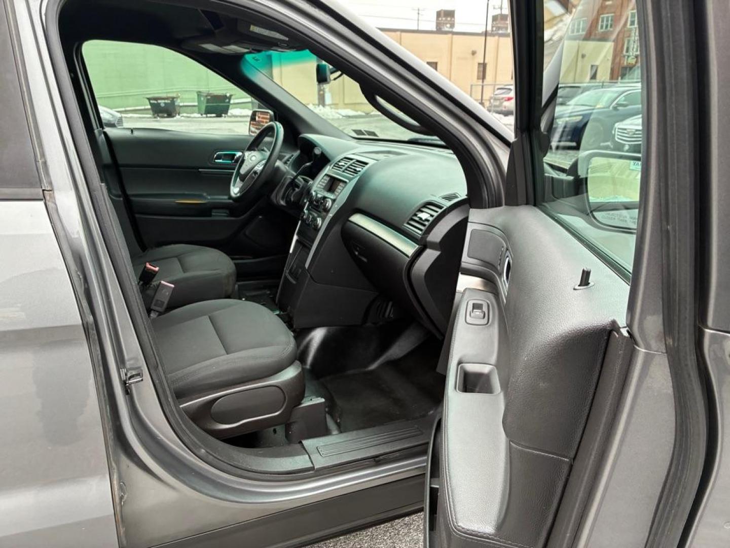 2015 GRAY FORD EXPLORER POLICE INTERCEPTOR (1FM5K8AR7FG) with an 3.7L engine, Automatic transmission, located at 117 North Cameron Street, Harrisburg, PA, 17101, (717) 963-8962, 40.266762, -76.875259 - WE FINANCE!!! Good Credit/ Challenged Credit/ No Credit - ALL Trade-Ins Welcomed!!! APPLY ONLINE or CALL us TODAY ;) Please call us to discuss your cash and/or financing options. - Photo#8