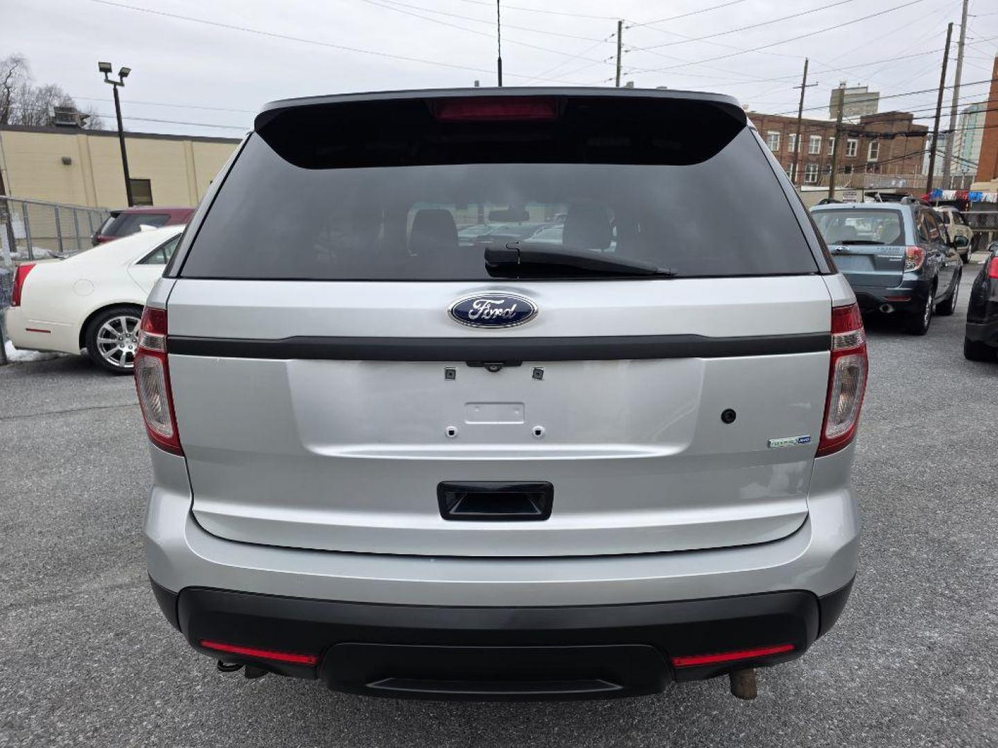 2015 SILVER FORD EXPLORER POLICE INTERCEPTOR (1FM5K8AR6FG) with an 3.7L engine, Automatic transmission, located at 117 North Cameron Street, Harrisburg, PA, 17101, (717) 963-8962, 40.266762, -76.875259 - WE FINANCE!!! Good Credit/ Challenged Credit/ No Credit - ALL Trade-Ins Welcomed!!! APPLY ONLINE or CALL us TODAY ;) Please call us to discuss your cash and/or financing options. - Photo#3