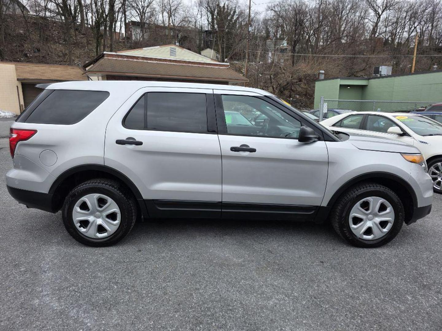 2015 SILVER FORD EXPLORER POLICE INTERCEPTOR (1FM5K8AR6FG) with an 3.7L engine, Automatic transmission, located at 117 North Cameron Street, Harrisburg, PA, 17101, (717) 963-8962, 40.266762, -76.875259 - WE FINANCE!!! Good Credit/ Challenged Credit/ No Credit - ALL Trade-Ins Welcomed!!! APPLY ONLINE or CALL us TODAY ;) Please call us to discuss your cash and/or financing options. - Photo#5