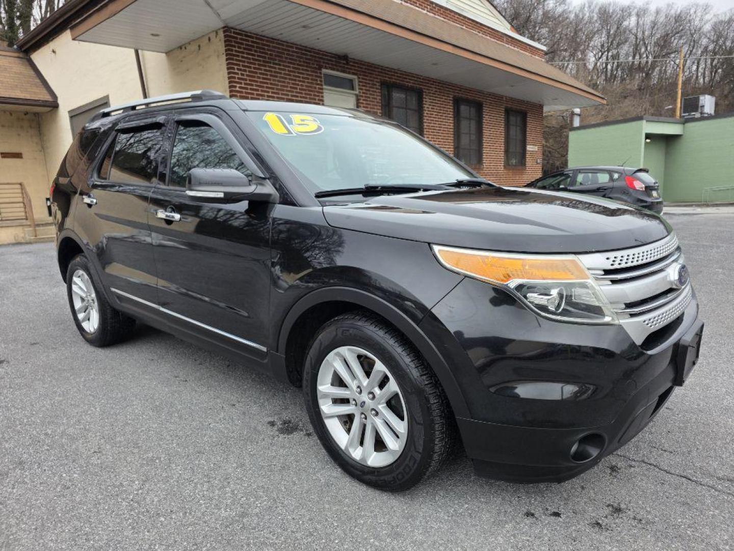 2015 BLACK FORD EXPLORER XLT (1FM5K8D82FG) with an 3.5L engine, Automatic transmission, located at 117 North Cameron Street, Harrisburg, PA, 17101, (717) 963-8962, 40.266762, -76.875259 - WE FINANCE!!! Good Credit/ Challenged Credit/ No Credit - ALL Trade-Ins Welcomed!!! APPLY ONLINE or CALL us TODAY ;) Please call us to discuss your cash and/or financing options. - Photo#6