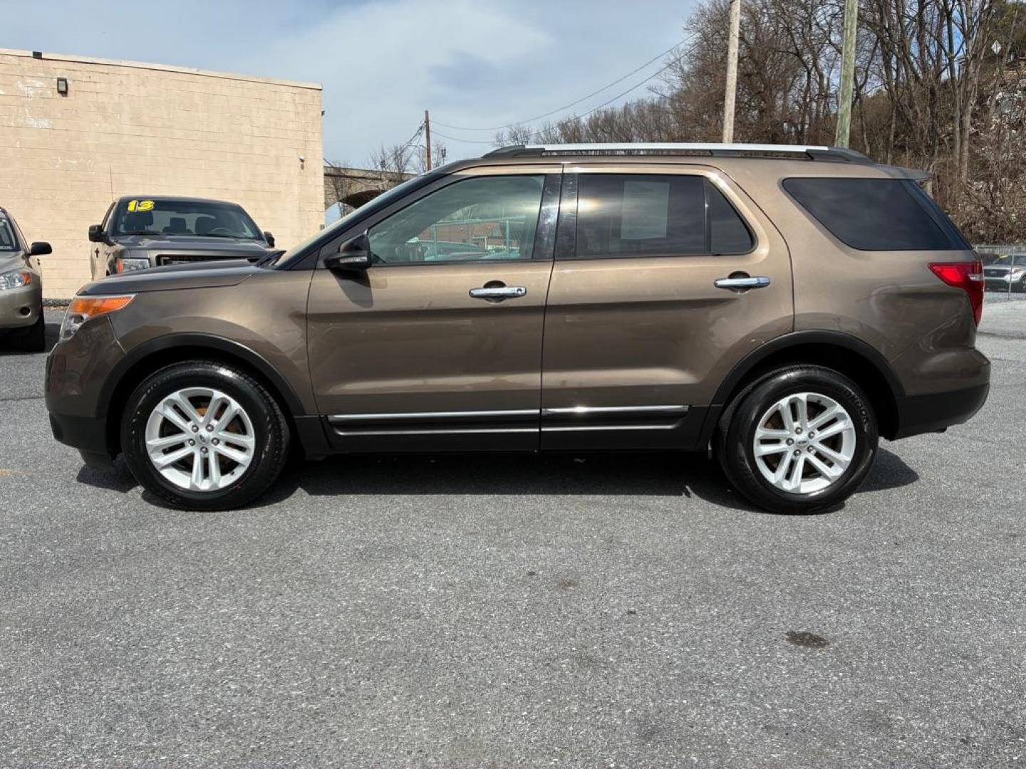 2015 BROWN FORD EXPLORER XLT (1FM5K8D84FG) with an 3.5L engine, Automatic transmission, located at 117 North Cameron Street, Harrisburg, PA, 17101, (717) 963-8962, 40.266762, -76.875259 - WE FINANCE!!! Good Credit/ Challenged Credit/ No Credit - ALL Trade-Ins Welcomed!!! APPLY ONLINE or CALL us TODAY ;) Please call us to discuss your cash and/or financing options. - Photo#1