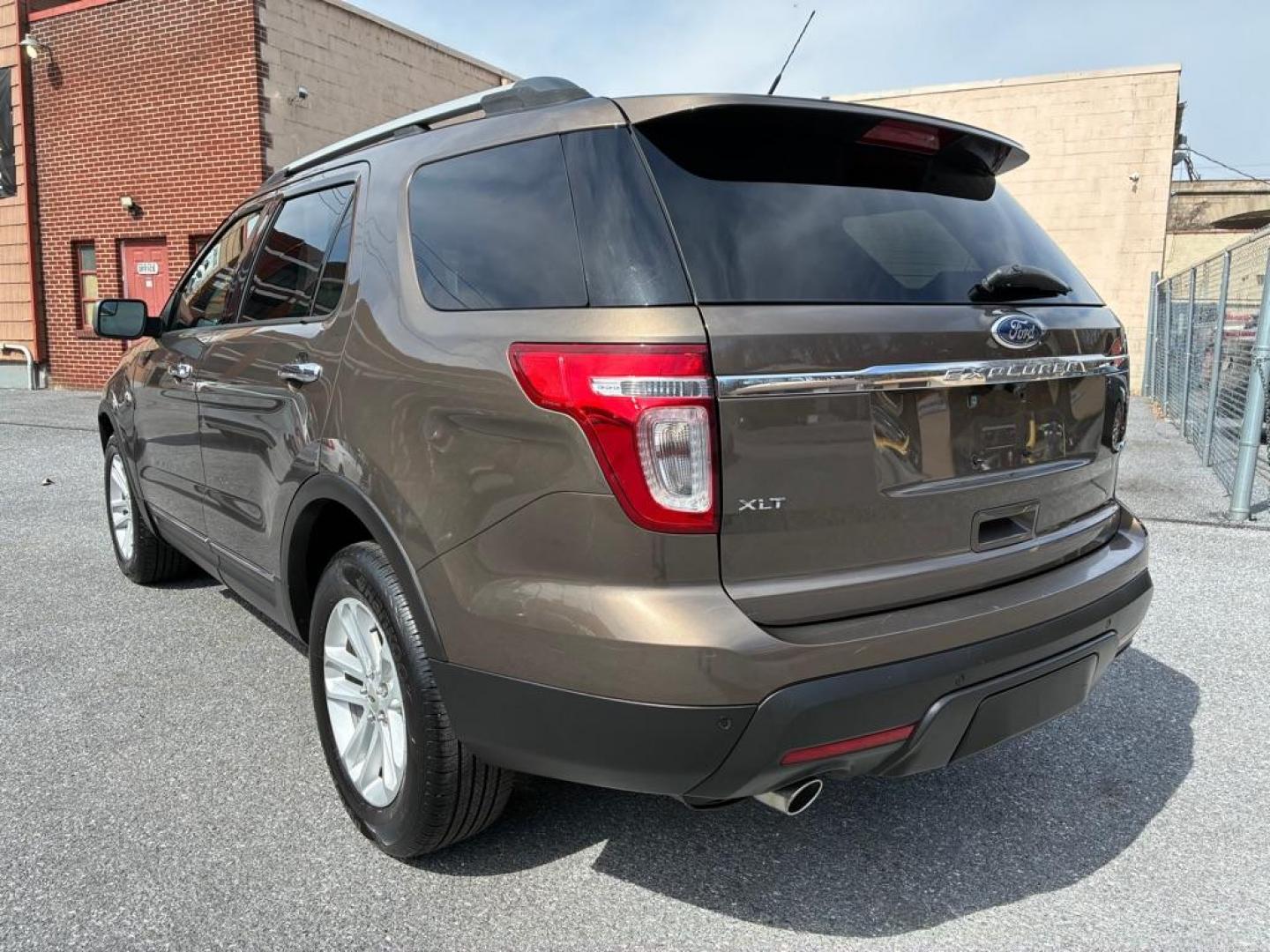 2015 BROWN FORD EXPLORER XLT (1FM5K8D84FG) with an 3.5L engine, Automatic transmission, located at 117 North Cameron Street, Harrisburg, PA, 17101, (717) 963-8962, 40.266762, -76.875259 - WE FINANCE!!! Good Credit/ Challenged Credit/ No Credit - ALL Trade-Ins Welcomed!!! APPLY ONLINE or CALL us TODAY ;) Please call us to discuss your cash and/or financing options. - Photo#2