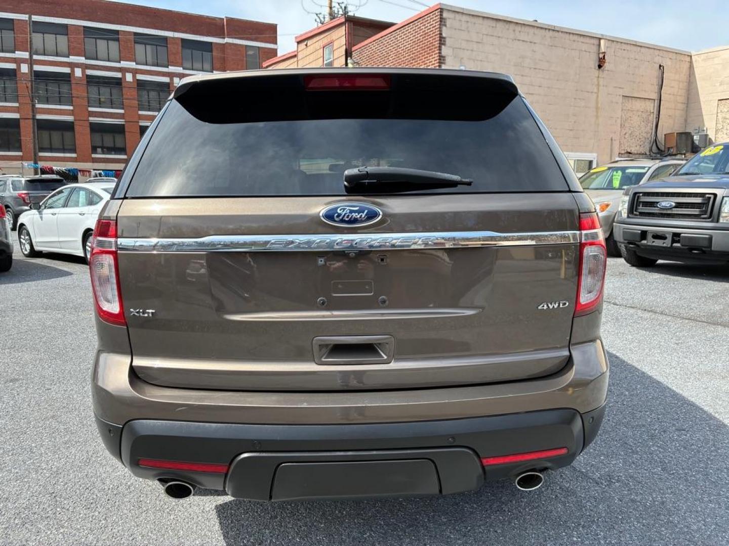 2015 BROWN FORD EXPLORER XLT (1FM5K8D84FG) with an 3.5L engine, Automatic transmission, located at 117 North Cameron Street, Harrisburg, PA, 17101, (717) 963-8962, 40.266762, -76.875259 - WE FINANCE!!! Good Credit/ Challenged Credit/ No Credit - ALL Trade-Ins Welcomed!!! APPLY ONLINE or CALL us TODAY ;) Please call us to discuss your cash and/or financing options. - Photo#3
