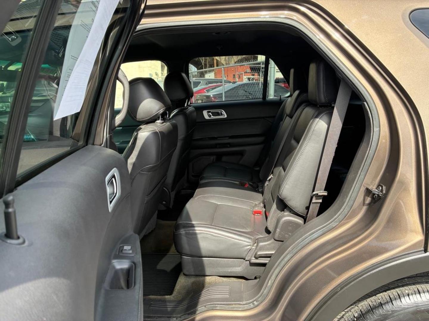 2015 BROWN FORD EXPLORER XLT (1FM5K8D84FG) with an 3.5L engine, Automatic transmission, located at 117 North Cameron Street, Harrisburg, PA, 17101, (717) 963-8962, 40.266762, -76.875259 - WE FINANCE!!! Good Credit/ Challenged Credit/ No Credit - ALL Trade-Ins Welcomed!!! APPLY ONLINE or CALL us TODAY ;) Please call us to discuss your cash and/or financing options. - Photo#13