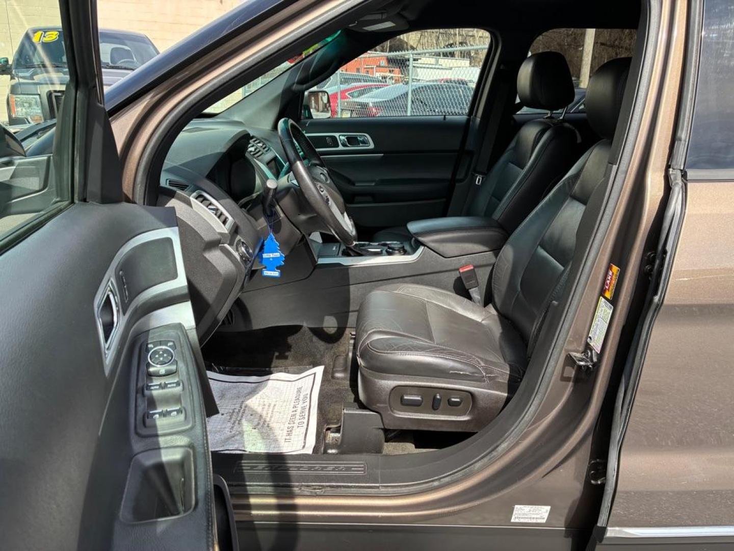 2015 BROWN FORD EXPLORER XLT (1FM5K8D84FG) with an 3.5L engine, Automatic transmission, located at 117 North Cameron Street, Harrisburg, PA, 17101, (717) 963-8962, 40.266762, -76.875259 - WE FINANCE!!! Good Credit/ Challenged Credit/ No Credit - ALL Trade-Ins Welcomed!!! APPLY ONLINE or CALL us TODAY ;) Please call us to discuss your cash and/or financing options. - Photo#14