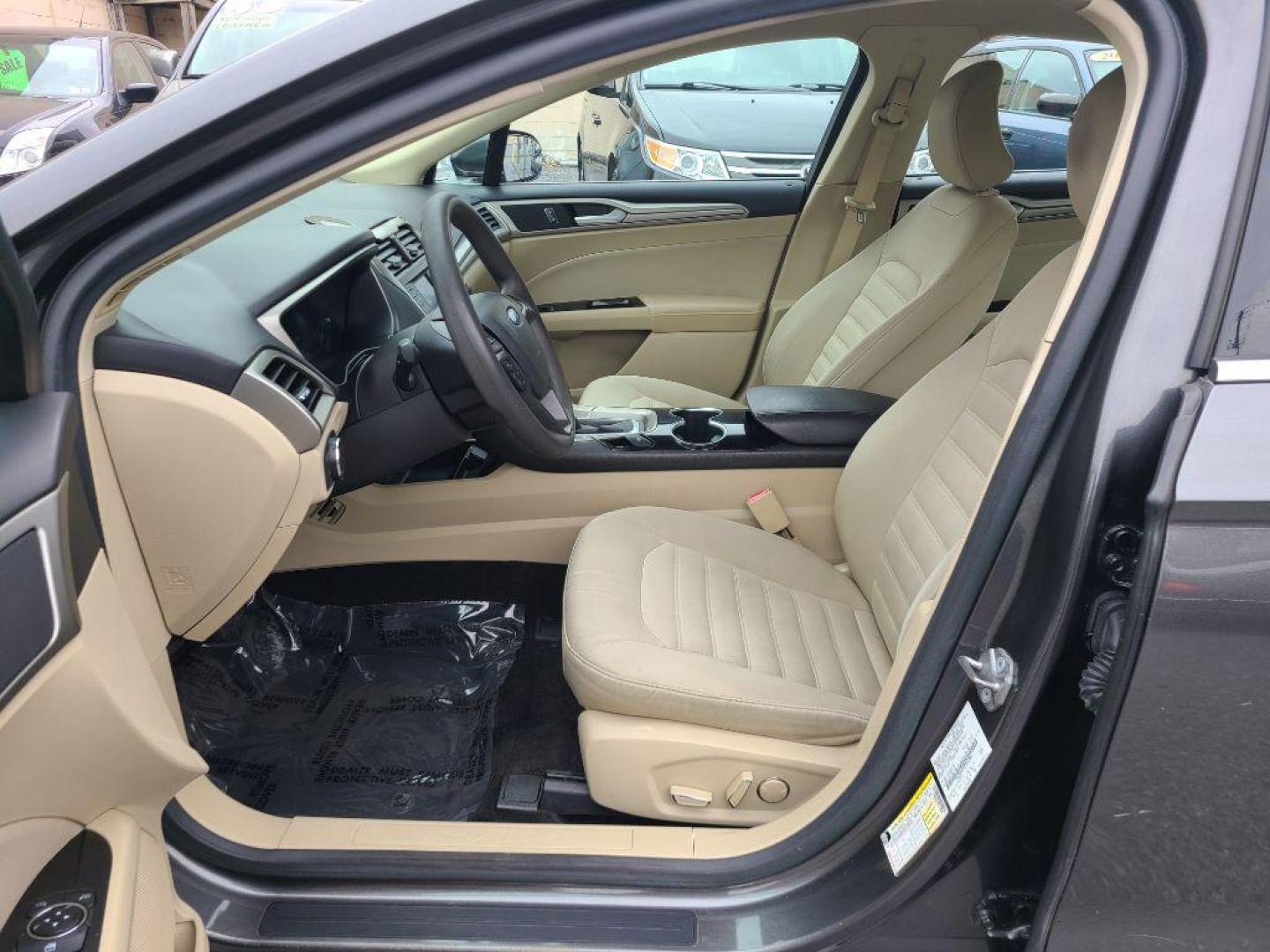 2015 GRAY FORD FUSION SE (1FA6P0H76F5) with an 2.5L engine, Automatic transmission, located at 117 North Cameron Street, Harrisburg, PA, 17101, (717) 963-8962, 40.266762, -76.875259 - WE FINANCE!!! Good Credit/ Bad Credit/ No Credit - ALL Trade-Ins Welcomed!!! ***Guaranteed Credit Approval*** APPLY ONLINE or CALL us TODAY ;) Internet Prices and Marketplace Prices are SPECIAL discounted ***CASH DEALS*** Retail Prices are higher. Please call us to discuss your cash and finan - Photo#10