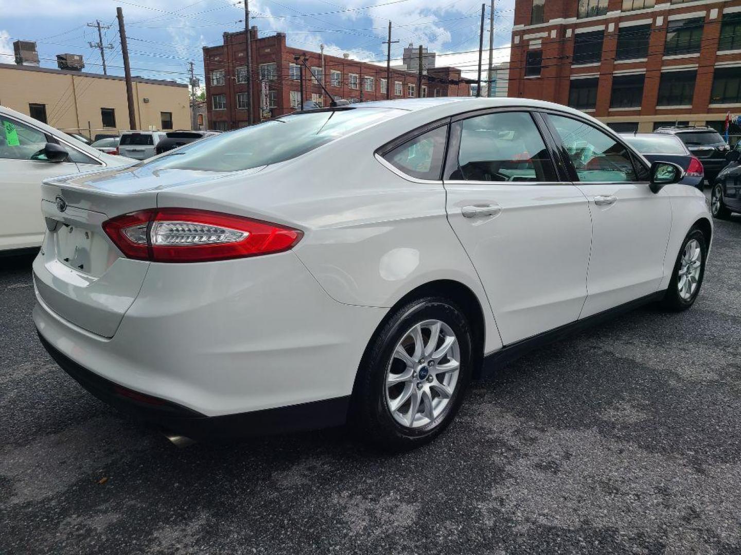 2015 WHITE FORD FUSION S (3FA6P0G78FR) with an 2.5L engine, Automatic transmission, located at 117 North Cameron Street, Harrisburg, PA, 17101, (717) 963-8962, 40.266762, -76.875259 - WE FINANCE!!! Good Credit/ Bad Credit/ No Credit - ALL Trade-Ins Welcomed!!! ***Guaranteed Credit Approval*** APPLY ONLINE or CALL us TODAY ;) Internet Prices and Marketplace Prices are SPECIAL discounted ***CASH DEALS*** Retail Prices are higher. Please call us to discuss your cash and finan - Photo#5