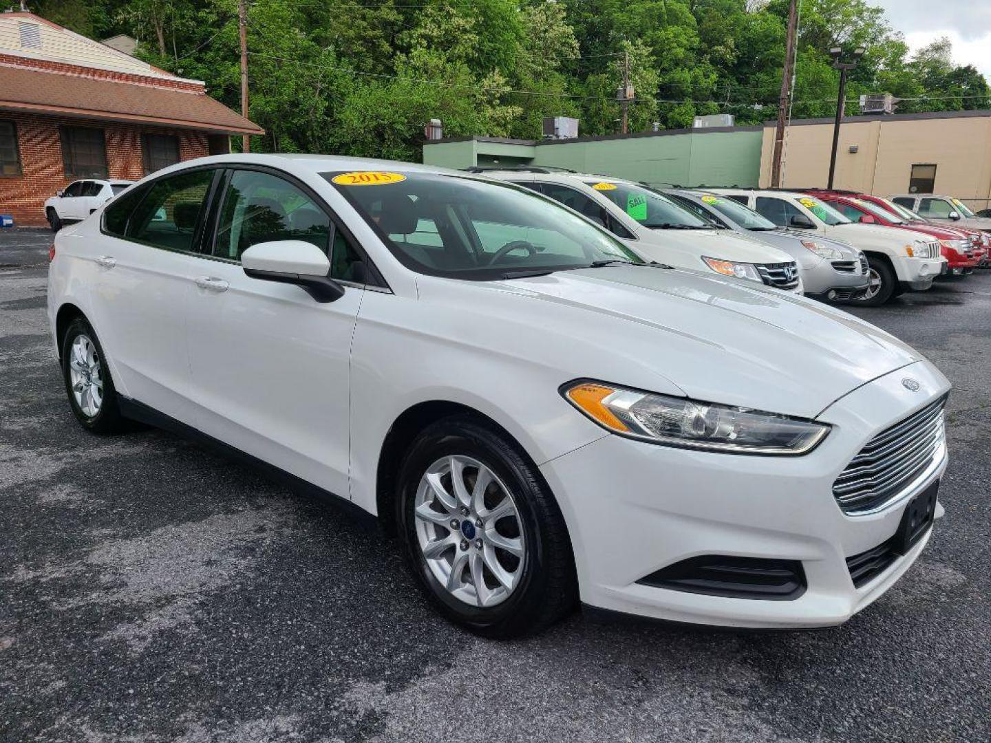 2015 WHITE FORD FUSION S (3FA6P0G78FR) with an 2.5L engine, Automatic transmission, located at 117 North Cameron Street, Harrisburg, PA, 17101, (717) 963-8962, 40.266762, -76.875259 - WE FINANCE!!! Good Credit/ Bad Credit/ No Credit - ALL Trade-Ins Welcomed!!! ***Guaranteed Credit Approval*** APPLY ONLINE or CALL us TODAY ;) Internet Prices and Marketplace Prices are SPECIAL discounted ***CASH DEALS*** Retail Prices are higher. Please call us to discuss your cash and finan - Photo#7