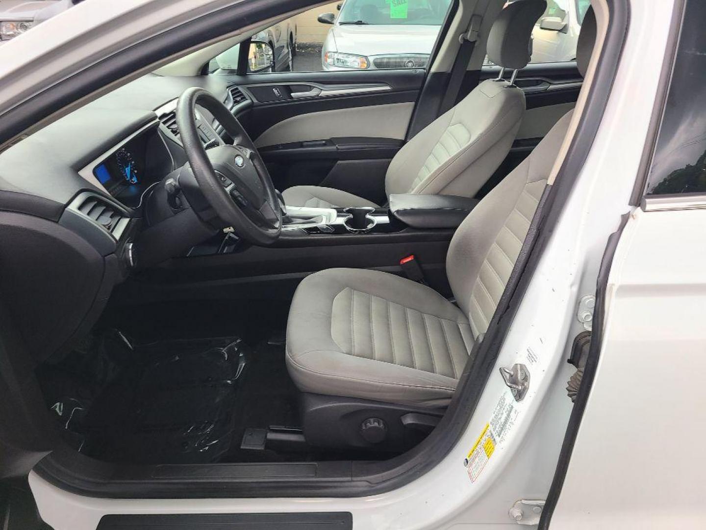 2015 WHITE FORD FUSION S (3FA6P0G78FR) with an 2.5L engine, Automatic transmission, located at 117 North Cameron Street, Harrisburg, PA, 17101, (717) 963-8962, 40.266762, -76.875259 - WE FINANCE!!! Good Credit/ Bad Credit/ No Credit - ALL Trade-Ins Welcomed!!! ***Guaranteed Credit Approval*** APPLY ONLINE or CALL us TODAY ;) Internet Prices and Marketplace Prices are SPECIAL discounted ***CASH DEALS*** Retail Prices are higher. Please call us to discuss your cash and finan - Photo#12