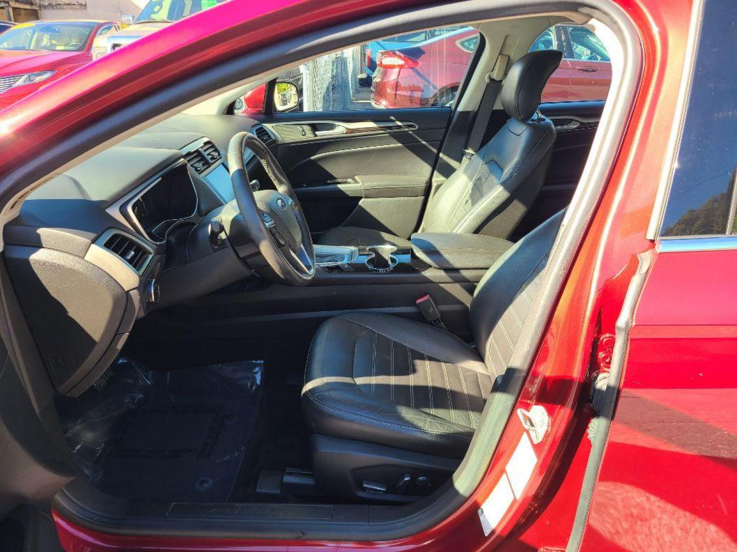 2015 RED FORD FUSION SE HYBRID (3FA6P0LU9FR) with an 2.0L engine, Continuously Variable transmission, located at 117 North Cameron Street, Harrisburg, PA, 17101, (717) 963-8962, 40.266762, -76.875259 - WE FINANCE!!! Good Credit/ Bad Credit/ No Credit - ALL Trade-Ins Welcomed!!! ***Guaranteed Credit Approval*** APPLY ONLINE or CALL us TODAY ;) Please call us to discuss your cash and financing options. - Photo#11