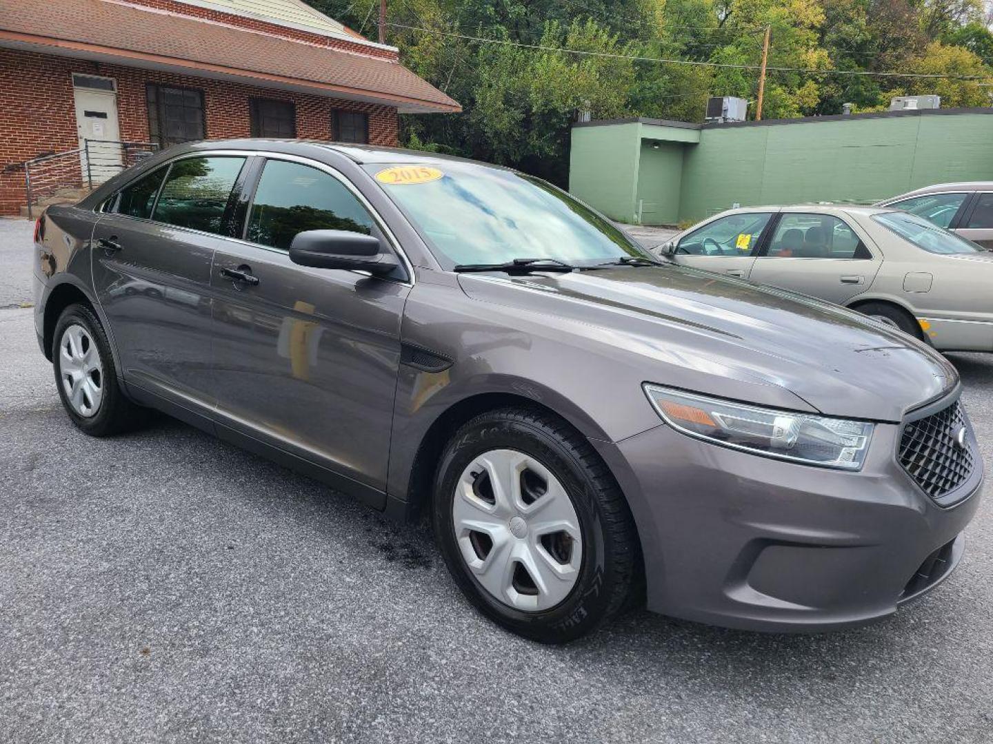 2015 GRAY FORD TAURUS POLICE INTERCEPTOR (1FAHP2MK4FG) with an 3.7L engine, Automatic transmission, located at 117 North Cameron Street, Harrisburg, PA, 17101, (717) 963-8962, 40.266762, -76.875259 - WE FINANCE!!! Good Credit/ Bad Credit/ No Credit - ALL Trade-Ins Welcomed!!! ***Guaranteed Credit Approval*** APPLY ONLINE or CALL us TODAY ;) Please call us to discuss your cash and financing options. - Photo#6