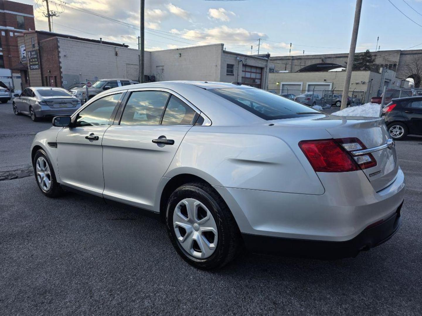 2015 SILVER FORD TAURUS POLICE INTERCEPTOR (1FAHP2MKXFG) with an 3.7L engine, Automatic transmission, located at 117 North Cameron Street, Harrisburg, PA, 17101, (717) 963-8962, 40.266762, -76.875259 - WE FINANCE!!! Good Credit/ Challenged Credit/ No Credit - ALL Trade-Ins Welcomed!!! APPLY ONLINE or CALL us TODAY ;) Please call us to discuss your cash and/or financing options. - Photo#2