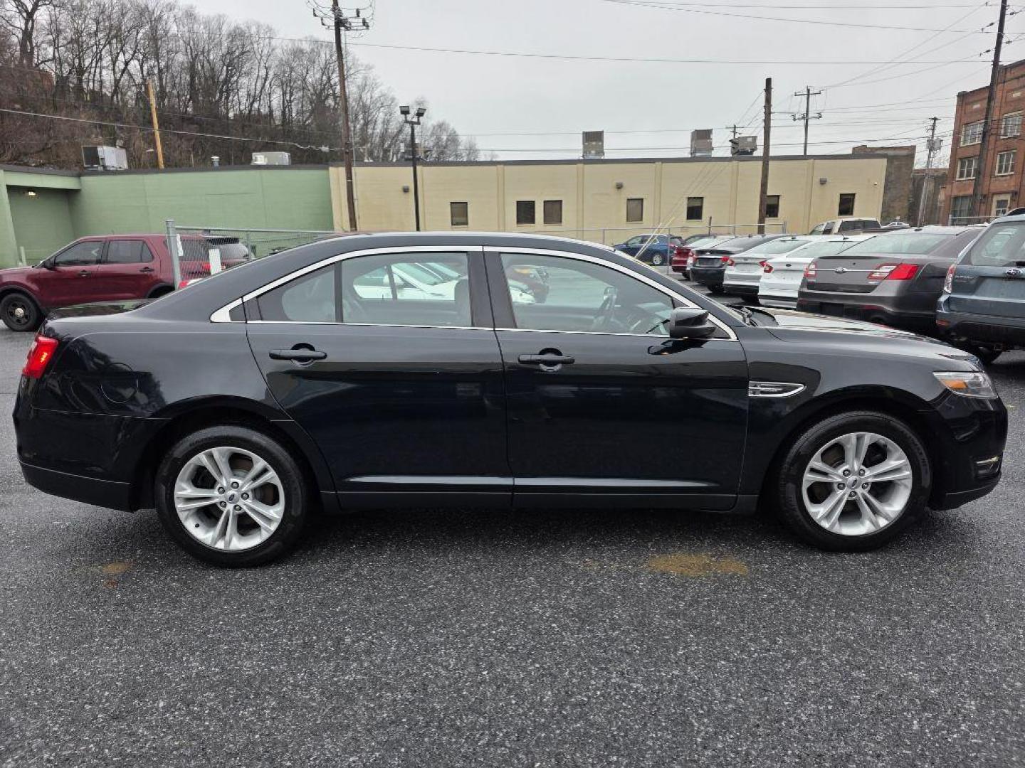 2015 GRAY FORD TAURUS SEL (1FAHP2E82FG) with an 3.5L engine, Automatic transmission, located at 117 North Cameron Street, Harrisburg, PA, 17101, (717) 963-8962, 40.266762, -76.875259 - WE FINANCE!!! Good Credit/ Challenged Credit/ No Credit - ALL Trade-Ins Welcomed!!! APPLY ONLINE or CALL us TODAY ;) Please call us to discuss your cash and/or financing options. - Photo#5