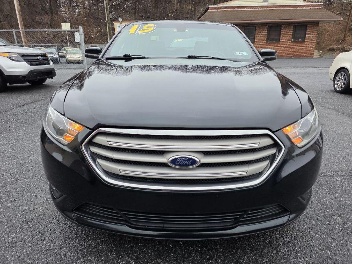 2015 GRAY FORD TAURUS SEL (1FAHP2E82FG) with an 3.5L engine, Automatic transmission, located at 117 North Cameron Street, Harrisburg, PA, 17101, (717) 963-8962, 40.266762, -76.875259 - WE FINANCE!!! Good Credit/ Challenged Credit/ No Credit - ALL Trade-Ins Welcomed!!! APPLY ONLINE or CALL us TODAY ;) Please call us to discuss your cash and/or financing options. - Photo#7