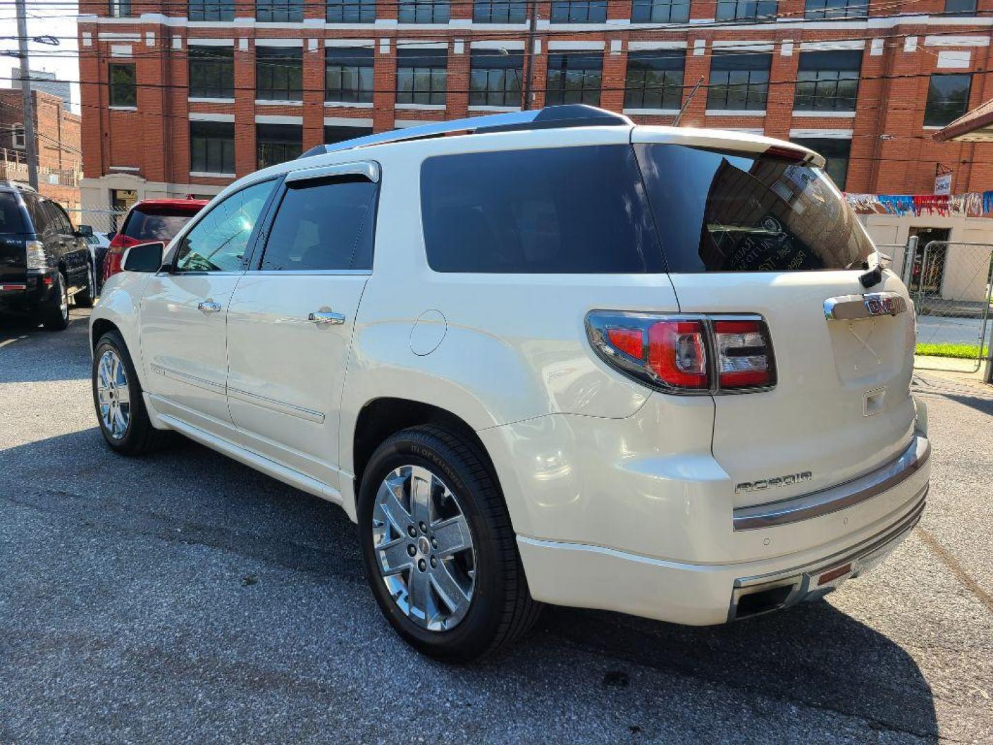 2015 WHITE GMC ACADIA DENALI (1GKKVTKD7FJ) with an 3.6L engine, Automatic transmission, located at 7981 Paxton Street, Harrisburg, PA, 17111, (717) 561-2926, 40.261490, -76.749229 - WE FINANCE!!! Good Credit/ Bad Credit/ No Credit - ALL Trade-Ins Welcomed!!! ***Guaranteed Credit Approval*** APPLY ONLINE or CALL us TODAY ;) Internet Prices and Marketplace Prices are SPECIAL discounted ***CASH DEALS*** Retail Prices are higher. Please call us to discuss your cash and finan - Photo#5
