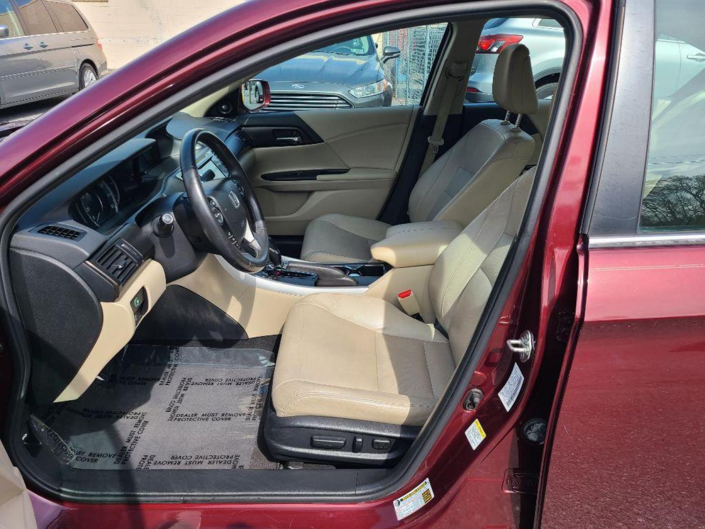 2015 BURG HONDA ACCORD EXL (1HGCR2F88FA) with an 2.4L engine, Continuously Variable transmission, located at 117 North Cameron Street, Harrisburg, PA, 17101, (717) 963-8962, 40.266762, -76.875259 - WE FINANCE!!! Good Credit/ Bad Credit/ No Credit - ALL Trade-Ins Welcomed!!! ***Guaranteed Credit Approval*** APPLY ONLINE or CALL us TODAY ;) Internet Prices and Marketplace Prices are SPECIAL discounted ***CASH DEALS*** Retail Prices are higher. Please call us to discuss your cash and finan - Photo#10