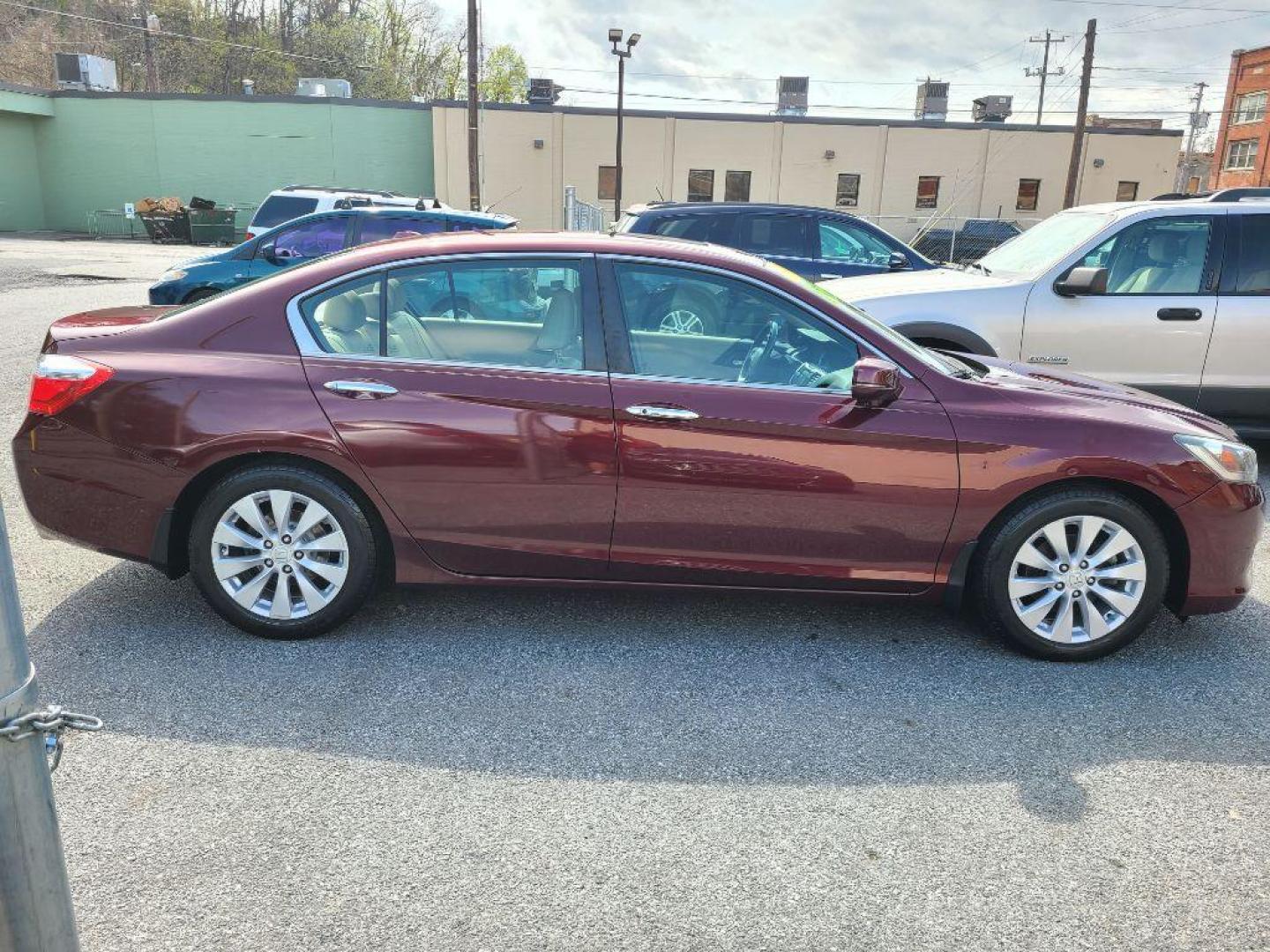 2015 BURG HONDA ACCORD EXL (1HGCR2F88FA) with an 2.4L engine, Continuously Variable transmission, located at 117 North Cameron Street, Harrisburg, PA, 17101, (717) 963-8962, 40.266762, -76.875259 - WE FINANCE!!! Good Credit/ Bad Credit/ No Credit - ALL Trade-Ins Welcomed!!! ***Guaranteed Credit Approval*** APPLY ONLINE or CALL us TODAY ;) Internet Prices and Marketplace Prices are SPECIAL discounted ***CASH DEALS*** Retail Prices are higher. Please call us to discuss your cash and finan - Photo#5