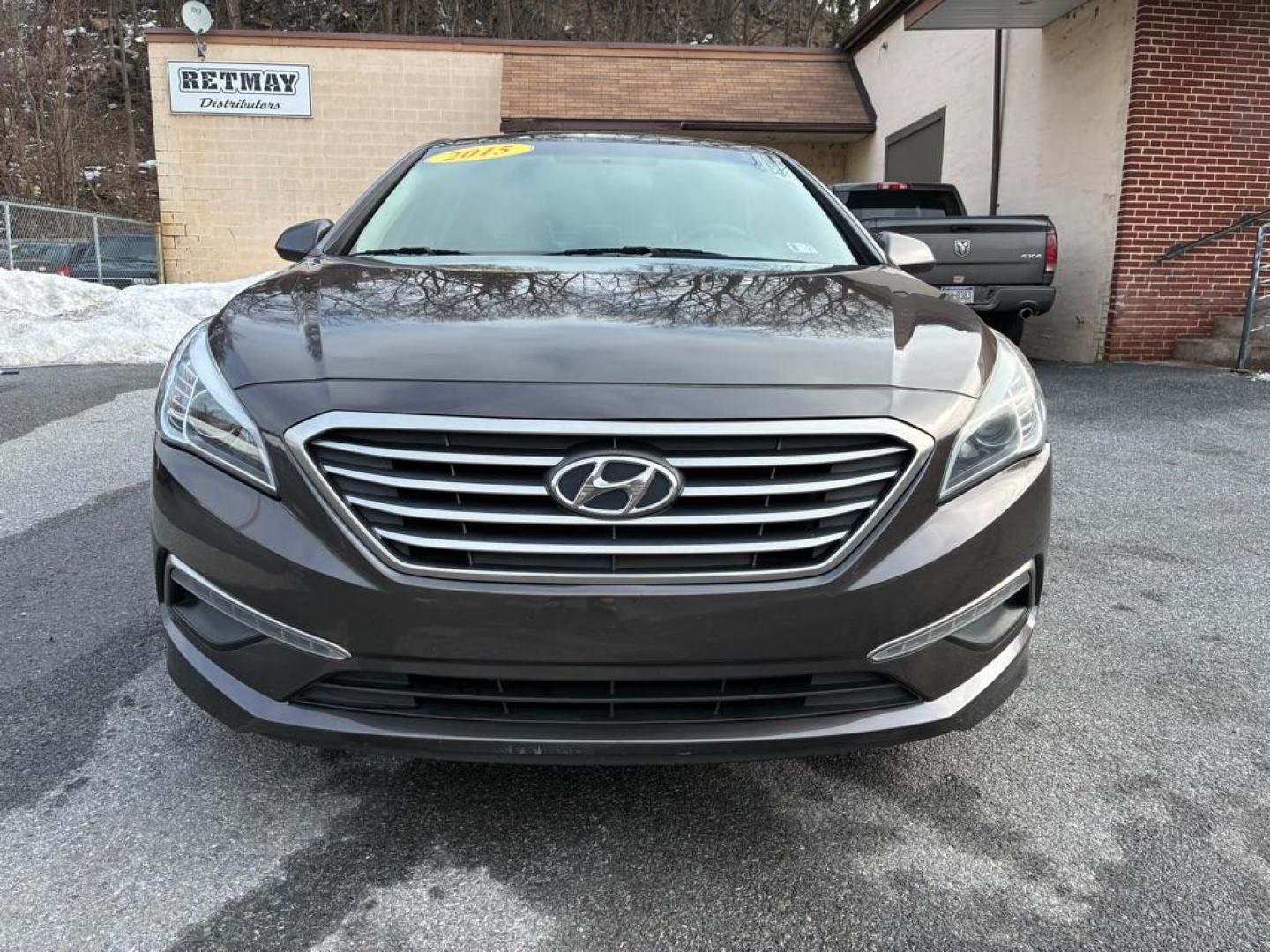 2015 BROWN HYUNDAI SONATA SE (5NPE24AF2FH) with an 2.4L engine, Automatic transmission, located at 117 North Cameron Street, Harrisburg, PA, 17101, (717) 963-8962, 40.266762, -76.875259 - WE FINANCE!!! Good Credit/ Challenged Credit/ No Credit - ALL Trade-Ins Welcomed!!! APPLY ONLINE or CALL us TODAY ;) Please call us to discuss your cash and/or financing options. - Photo#7