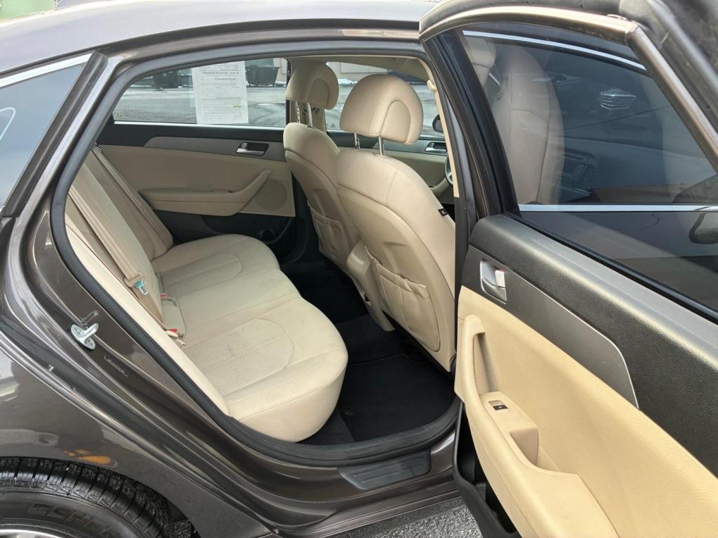 2015 BROWN HYUNDAI SONATA SE (5NPE24AF2FH) with an 2.4L engine, Automatic transmission, located at 117 North Cameron Street, Harrisburg, PA, 17101, (717) 963-8962, 40.266762, -76.875259 - WE FINANCE!!! Good Credit/ Challenged Credit/ No Credit - ALL Trade-Ins Welcomed!!! APPLY ONLINE or CALL us TODAY ;) Please call us to discuss your cash and/or financing options. - Photo#9