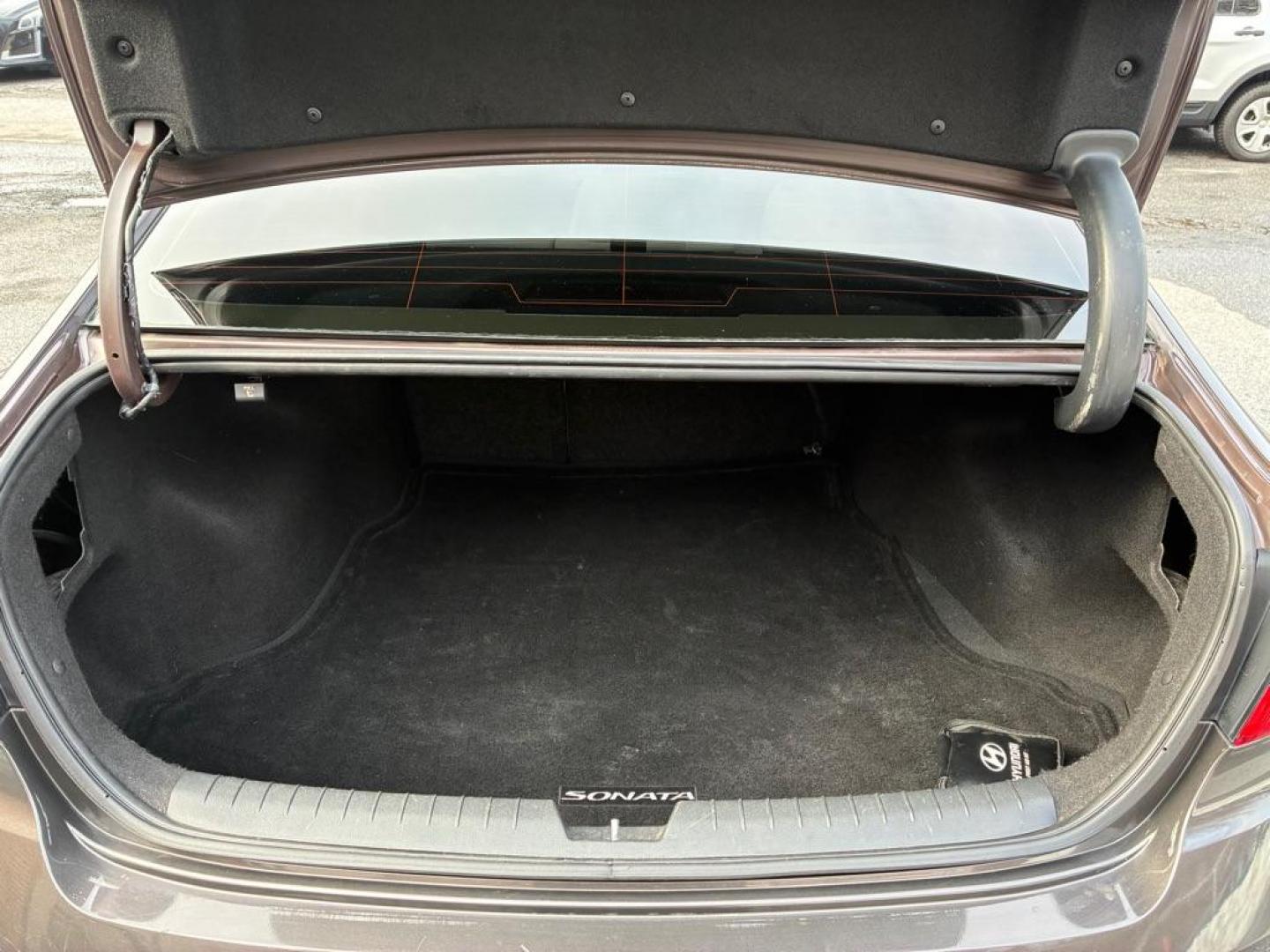 2015 BROWN HYUNDAI SONATA SE (5NPE24AF2FH) with an 2.4L engine, Automatic transmission, located at 117 North Cameron Street, Harrisburg, PA, 17101, (717) 963-8962, 40.266762, -76.875259 - WE FINANCE!!! Good Credit/ Challenged Credit/ No Credit - ALL Trade-Ins Welcomed!!! APPLY ONLINE or CALL us TODAY ;) Please call us to discuss your cash and/or financing options. - Photo#10