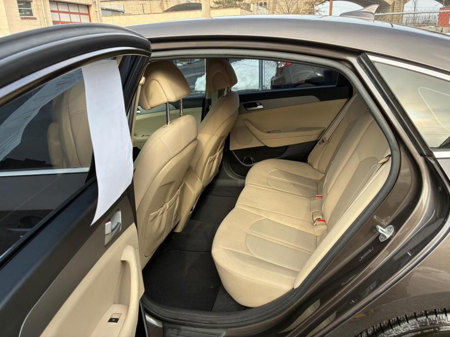 2015 BROWN HYUNDAI SONATA SE (5NPE24AF2FH) with an 2.4L engine, Automatic transmission, located at 117 North Cameron Street, Harrisburg, PA, 17101, (717) 963-8962, 40.266762, -76.875259 - WE FINANCE!!! Good Credit/ Challenged Credit/ No Credit - ALL Trade-Ins Welcomed!!! APPLY ONLINE or CALL us TODAY ;) Please call us to discuss your cash and/or financing options. - Photo#11