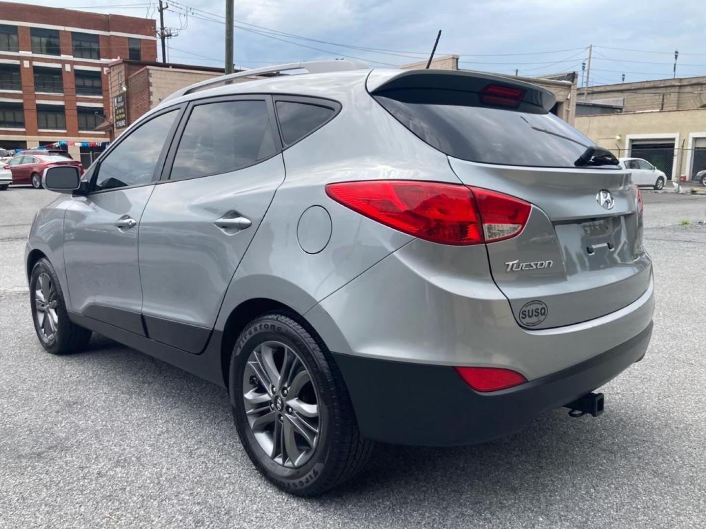 2015 SILVER HYUNDAI TUCSON LIMITED (KM8JUCAG1FU) with an 2.4L engine, Automatic transmission, located at 7981 Paxton Street, Harrisburg, PA, 17111, (717) 561-2926, 40.261490, -76.749229 - WE FINANCE!!! Good Credit/ Bad Credit/ No Credit - ALL Trade-Ins Welcomed!!! ***Guaranteed Credit Approval*** APPLY ONLINE or CALL us TODAY ;) Internet Prices and Marketplace Prices are SPECIAL discounted ***CASH DEALS*** Retail Prices are higher. Please call us to discuss your cash and finan - Photo#2
