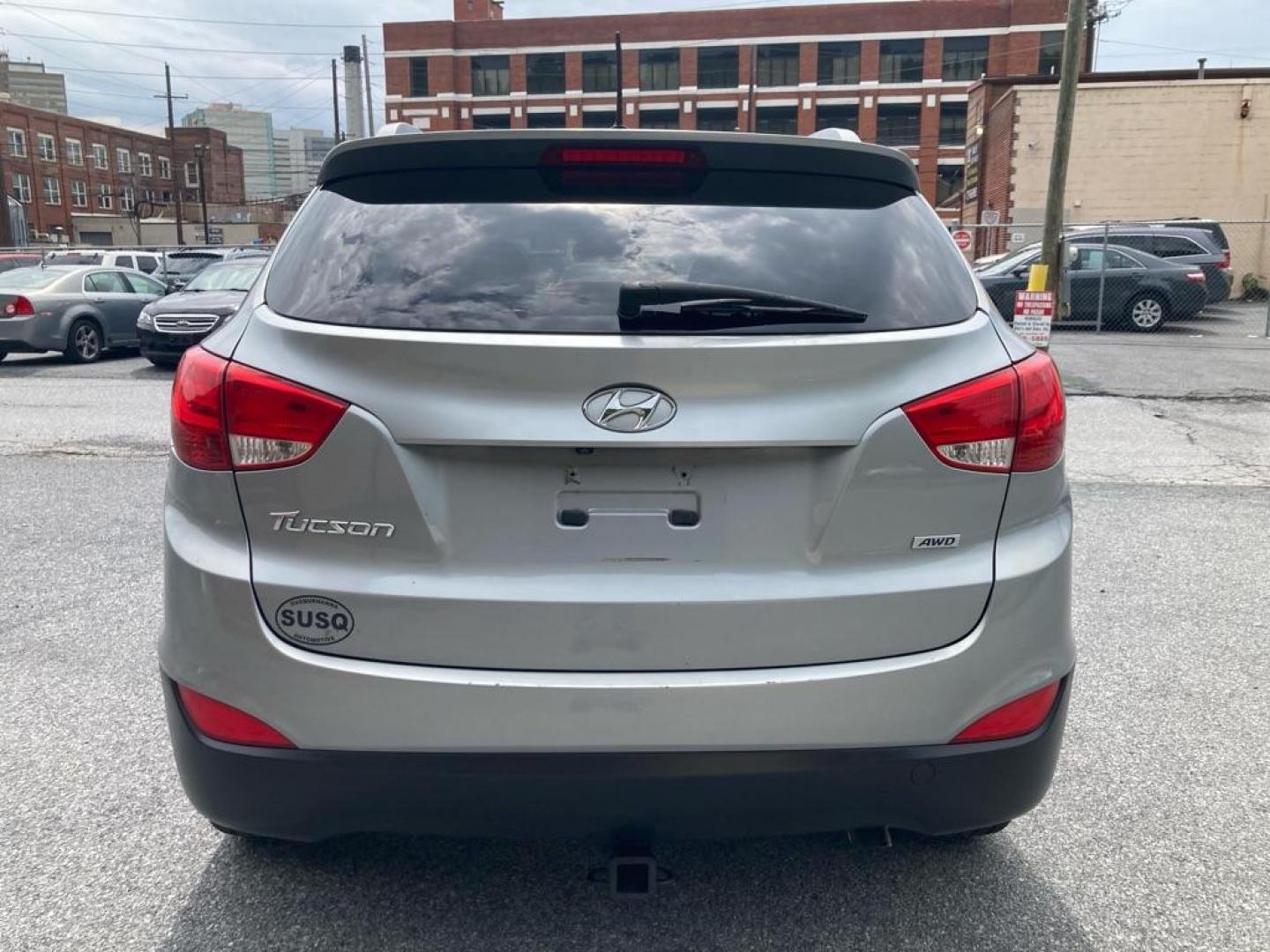 2015 SILVER HYUNDAI TUCSON LIMITED (KM8JUCAG1FU) with an 2.4L engine, Automatic transmission, located at 7981 Paxton Street, Harrisburg, PA, 17111, (717) 561-2926, 40.261490, -76.749229 - WE FINANCE!!! Good Credit/ Bad Credit/ No Credit - ALL Trade-Ins Welcomed!!! ***Guaranteed Credit Approval*** APPLY ONLINE or CALL us TODAY ;) Internet Prices and Marketplace Prices are SPECIAL discounted ***CASH DEALS*** Retail Prices are higher. Please call us to discuss your cash and finan - Photo#3