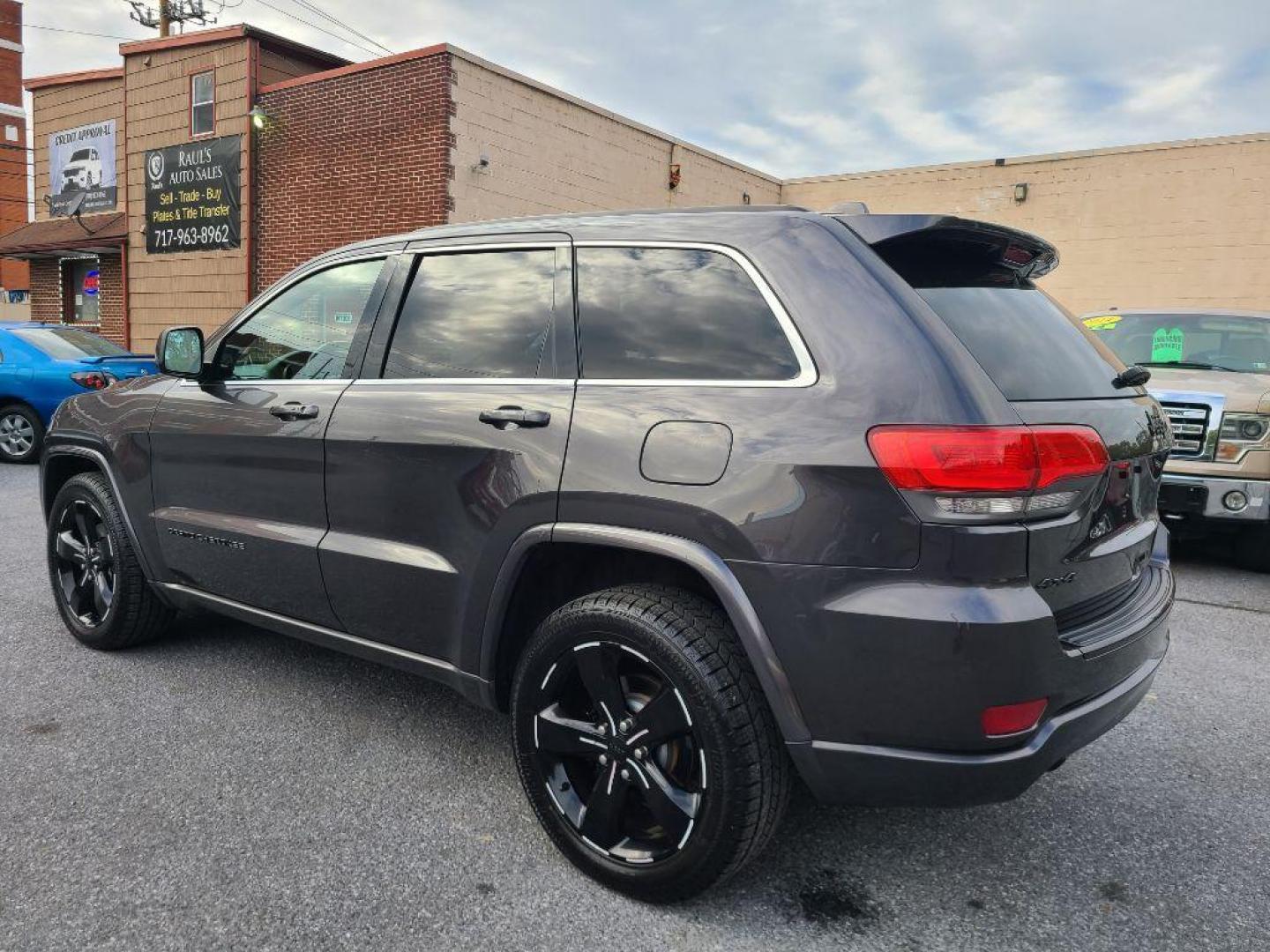 2015 GRAY JEEP GRAND CHEROKEE LAREDO (1C4RJFAG5FC) with an 3.6L engine, Automatic transmission, located at 117 North Cameron Street, Harrisburg, PA, 17101, (717) 963-8962, 40.266762, -76.875259 - WE FINANCE!!! Good Credit/ Bad Credit/ No Credit - ALL Trade-Ins Welcomed!!! ***Guaranteed Credit Approval*** APPLY ONLINE or CALL us TODAY ;) Please call us to discuss your cash and financing options. - Photo#1
