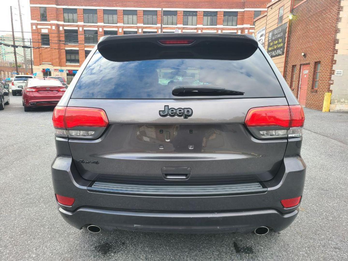 2015 GRAY JEEP GRAND CHEROKEE LAREDO (1C4RJFAG5FC) with an 3.6L engine, Automatic transmission, located at 117 North Cameron Street, Harrisburg, PA, 17101, (717) 963-8962, 40.266762, -76.875259 - WE FINANCE!!! Good Credit/ Bad Credit/ No Credit - ALL Trade-Ins Welcomed!!! ***Guaranteed Credit Approval*** APPLY ONLINE or CALL us TODAY ;) Please call us to discuss your cash and financing options. - Photo#3
