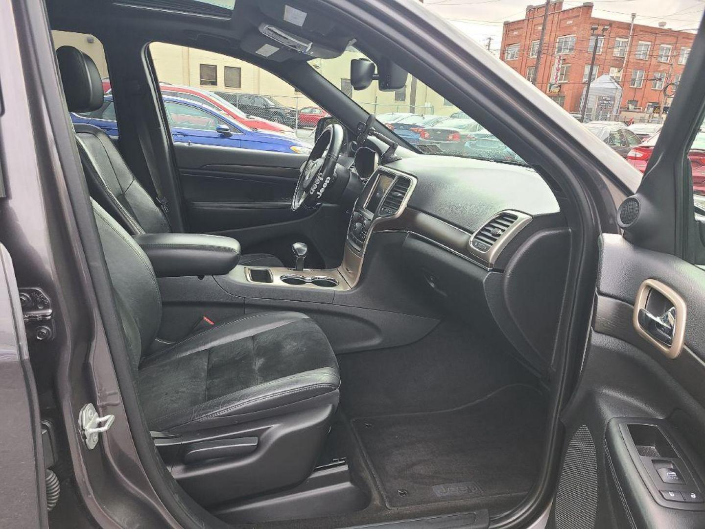 2015 GRAY JEEP GRAND CHEROKEE LAREDO (1C4RJFAG5FC) with an 3.6L engine, Automatic transmission, located at 117 North Cameron Street, Harrisburg, PA, 17101, (717) 963-8962, 40.266762, -76.875259 - WE FINANCE!!! Good Credit/ Bad Credit/ No Credit - ALL Trade-Ins Welcomed!!! ***Guaranteed Credit Approval*** APPLY ONLINE or CALL us TODAY ;) Please call us to discuss your cash and financing options. - Photo#9