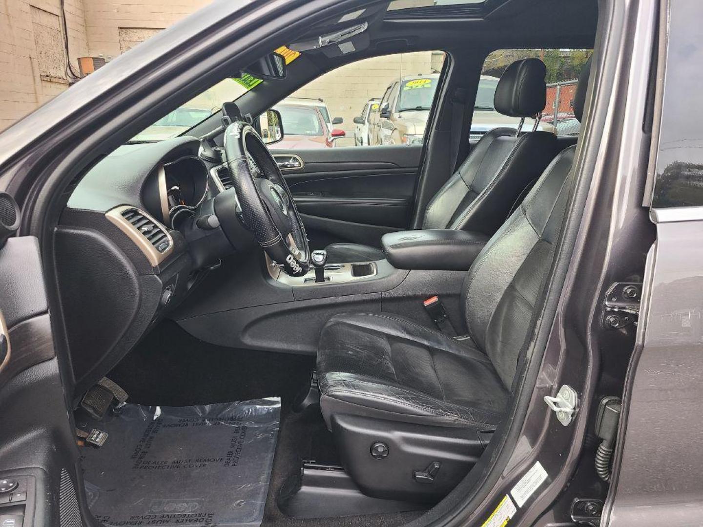 2015 GRAY JEEP GRAND CHEROKEE LAREDO (1C4RJFAG5FC) with an 3.6L engine, Automatic transmission, located at 117 North Cameron Street, Harrisburg, PA, 17101, (717) 963-8962, 40.266762, -76.875259 - WE FINANCE!!! Good Credit/ Bad Credit/ No Credit - ALL Trade-Ins Welcomed!!! ***Guaranteed Credit Approval*** APPLY ONLINE or CALL us TODAY ;) Please call us to discuss your cash and financing options. - Photo#14